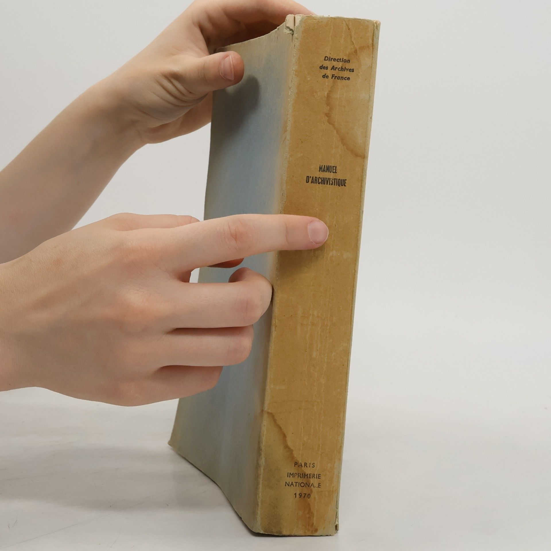 Autores varios Manuel d'archivistique: théorie et pratique des archives publiques en France