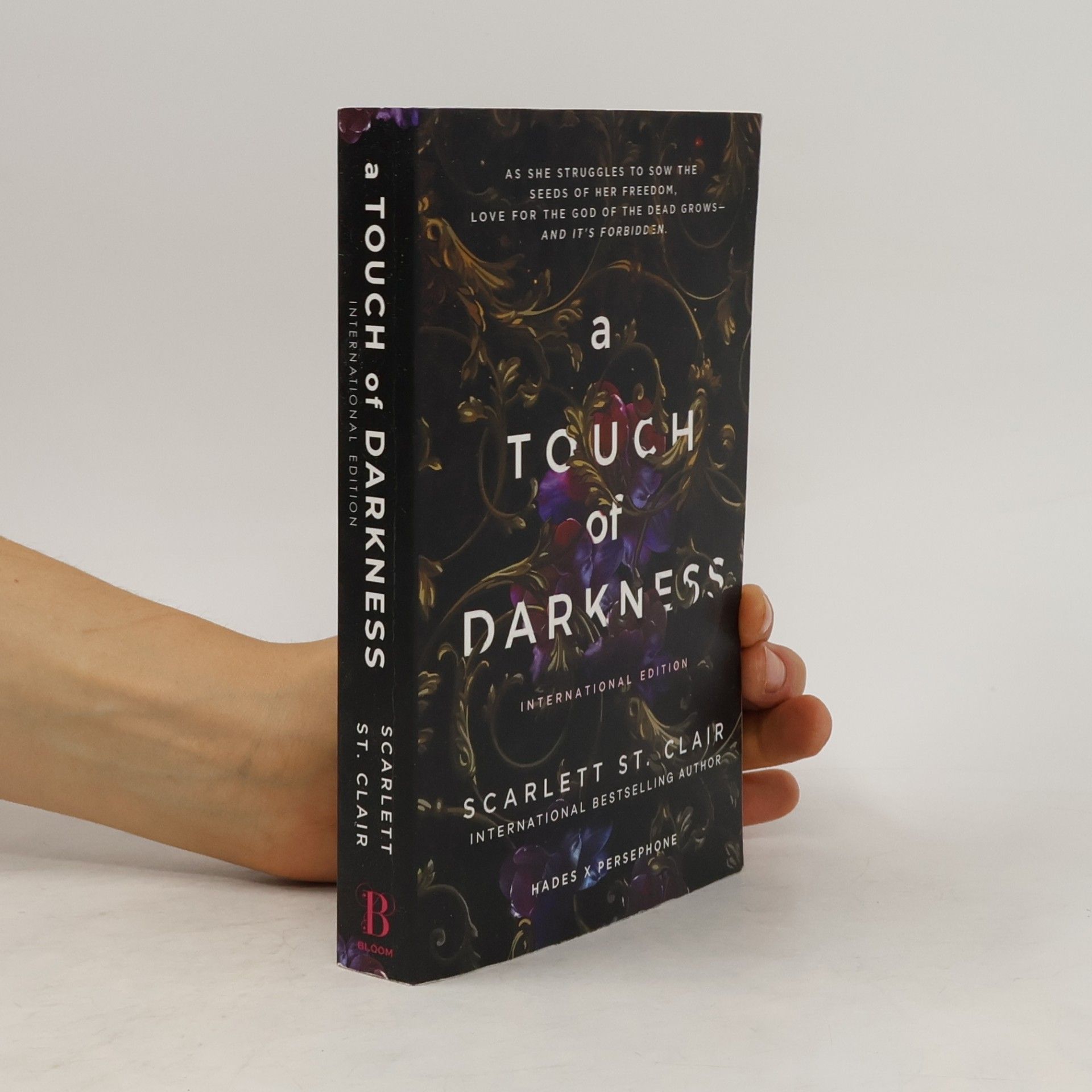 Scarlett St. Clair A Touch of Darkness