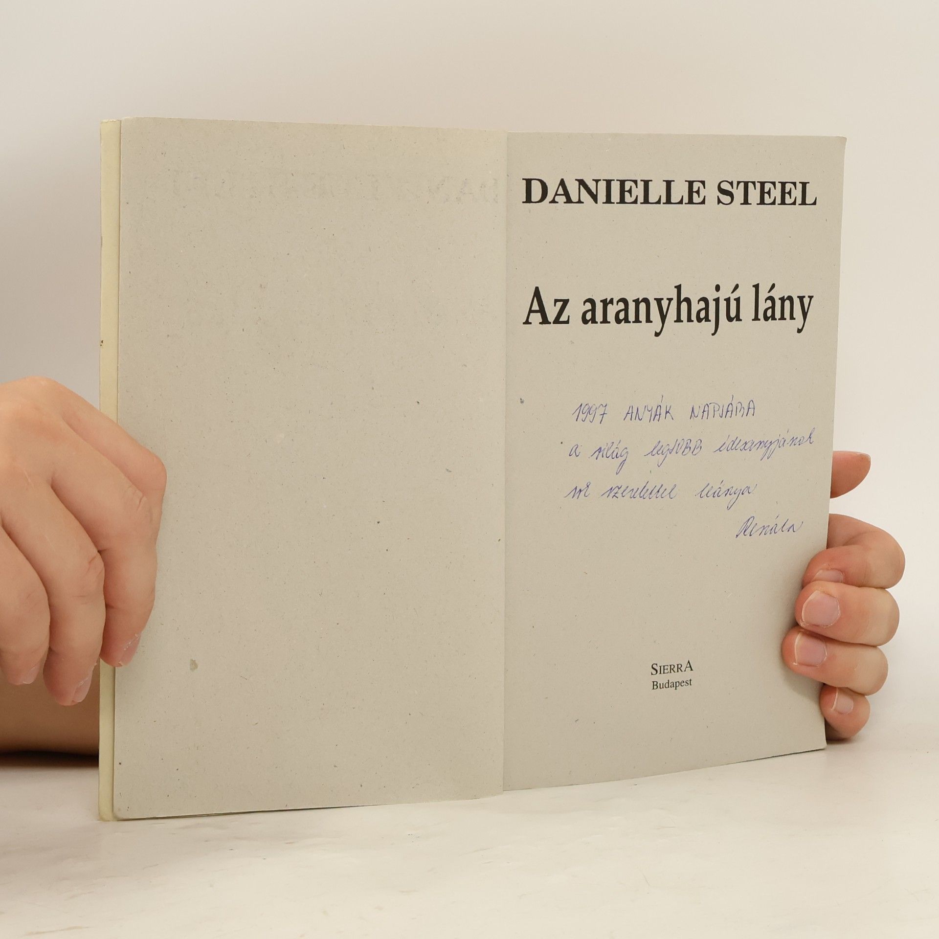 Danielle Steel Az Aranyhaju Lany