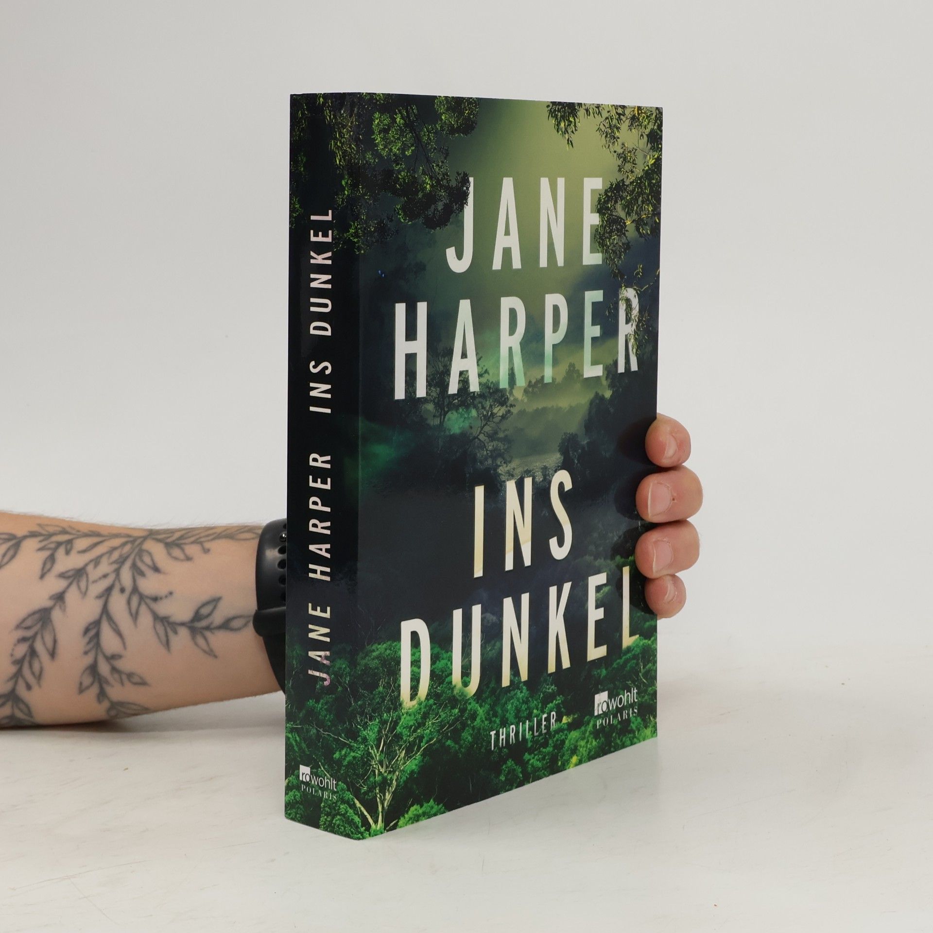 Jane Harper Ins Dunkel