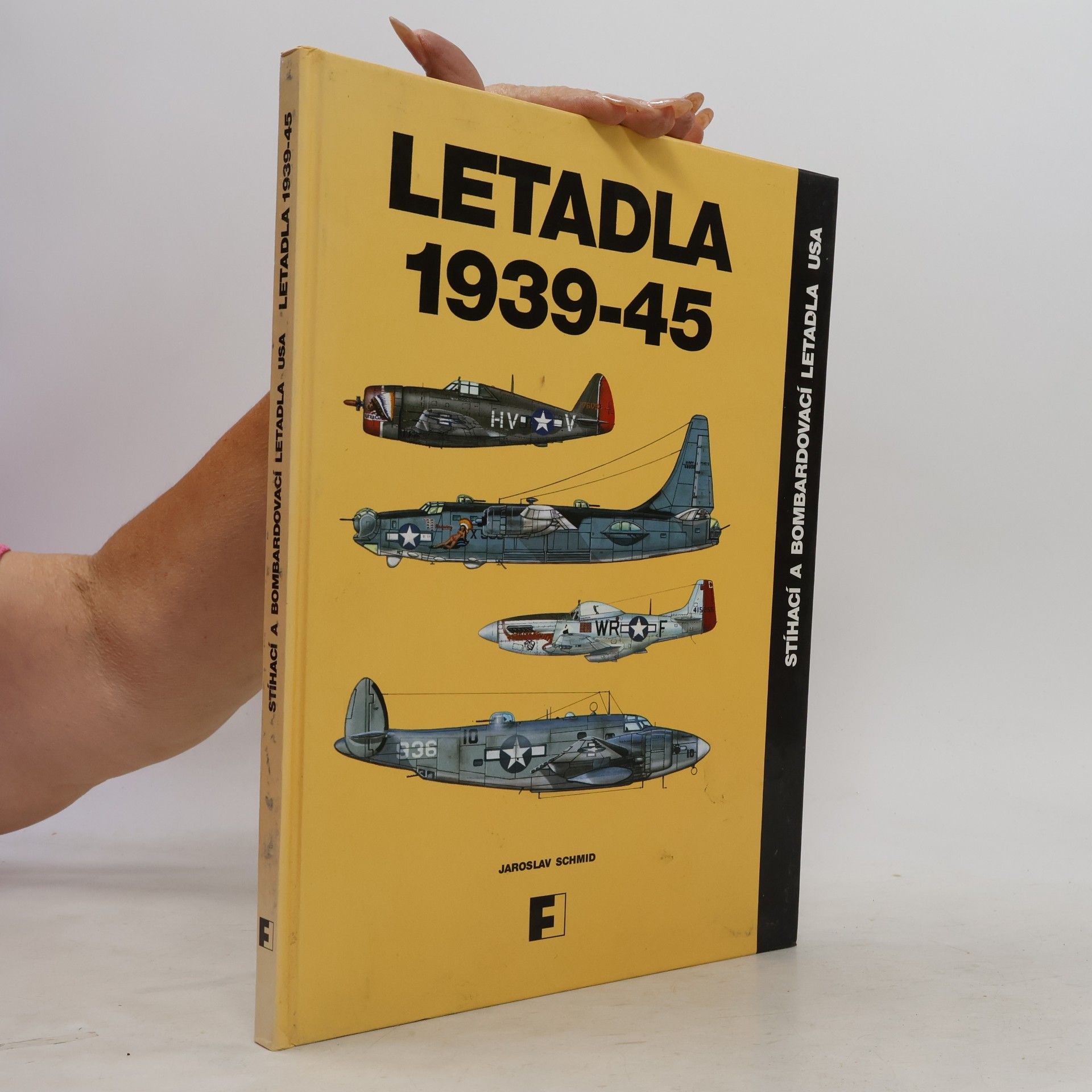 Jaroslav Schmid Letadla 1939-45 : stíhací a bombardovací letadla USA