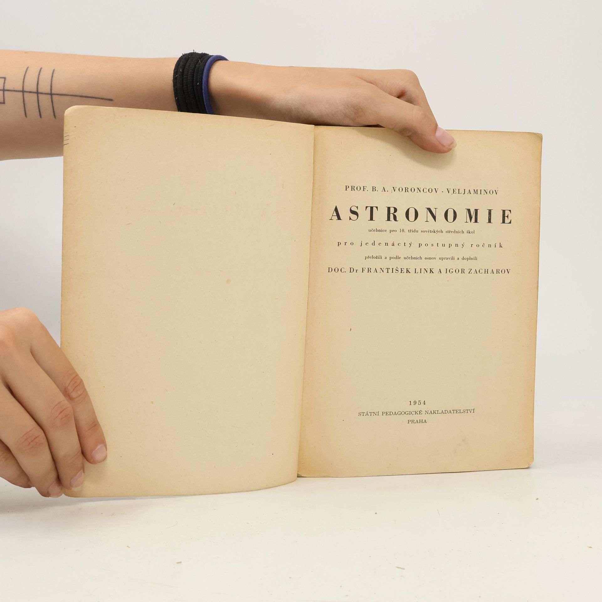 Autorenkollektiv Astronomie pro jedenáctý postupný ročník