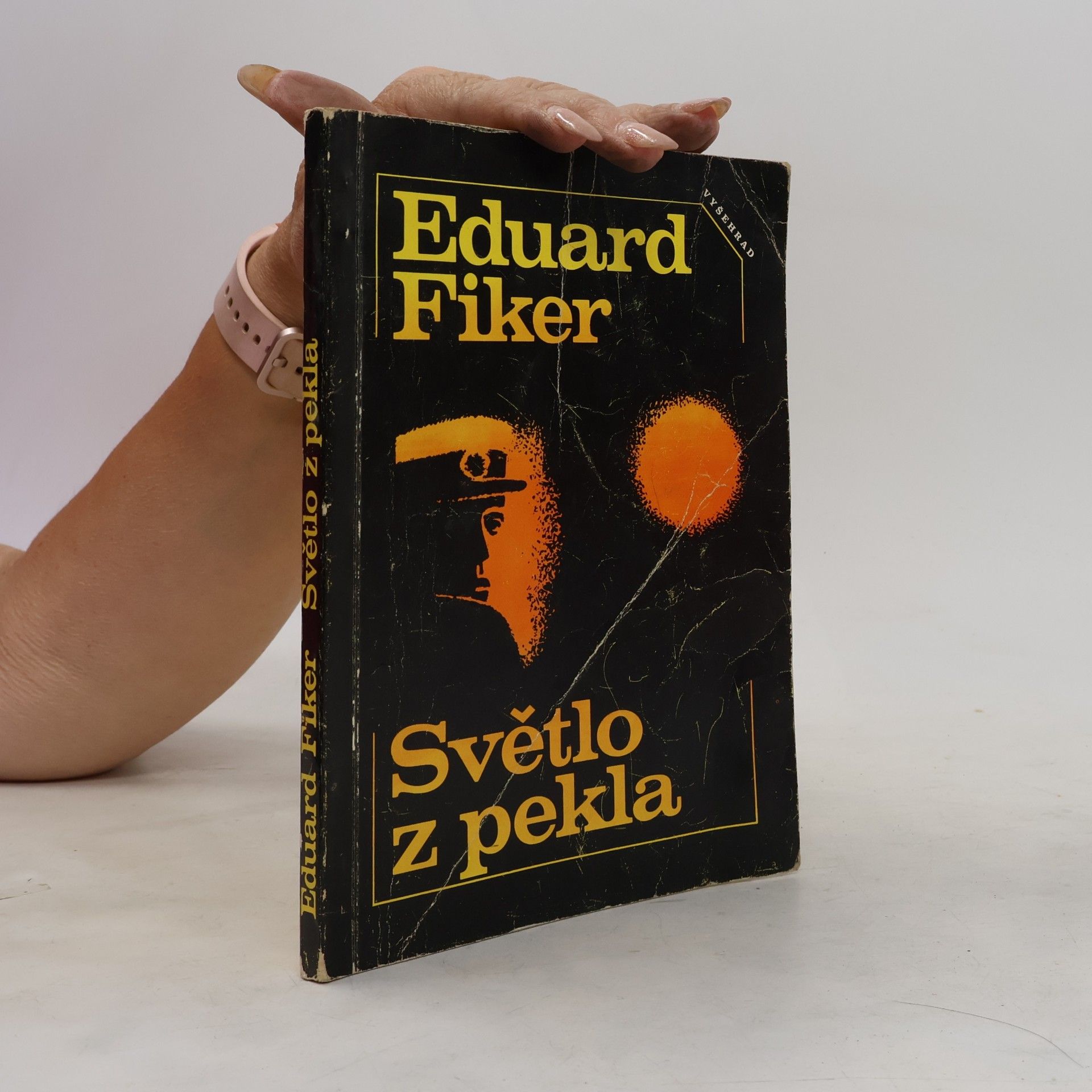 Eduard Fiker Světlo z pekla
