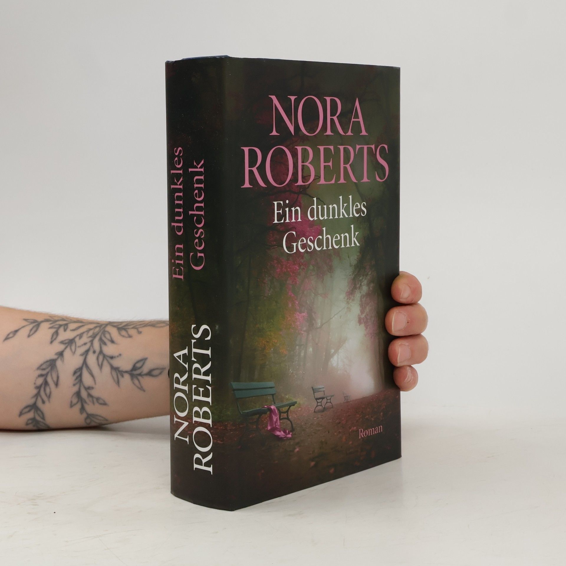 Nora Roberts Ein dunkles Geschenk