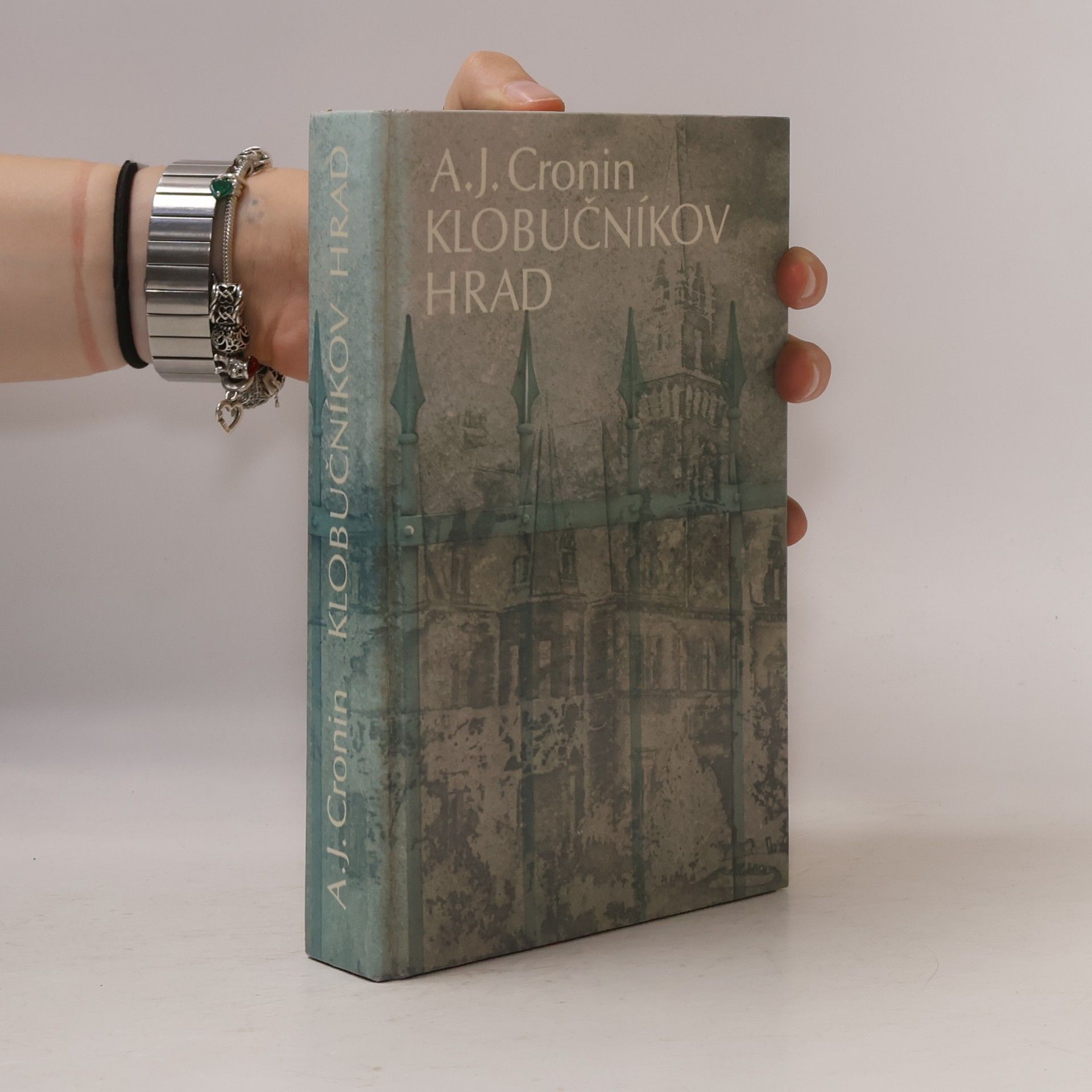 A. J. Cronin Klobučníkov hrad