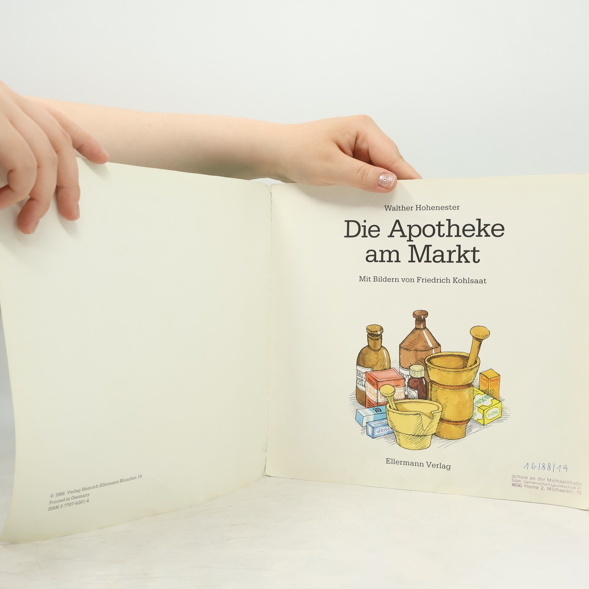 Walther Hohenester Die Apotheke am Markt