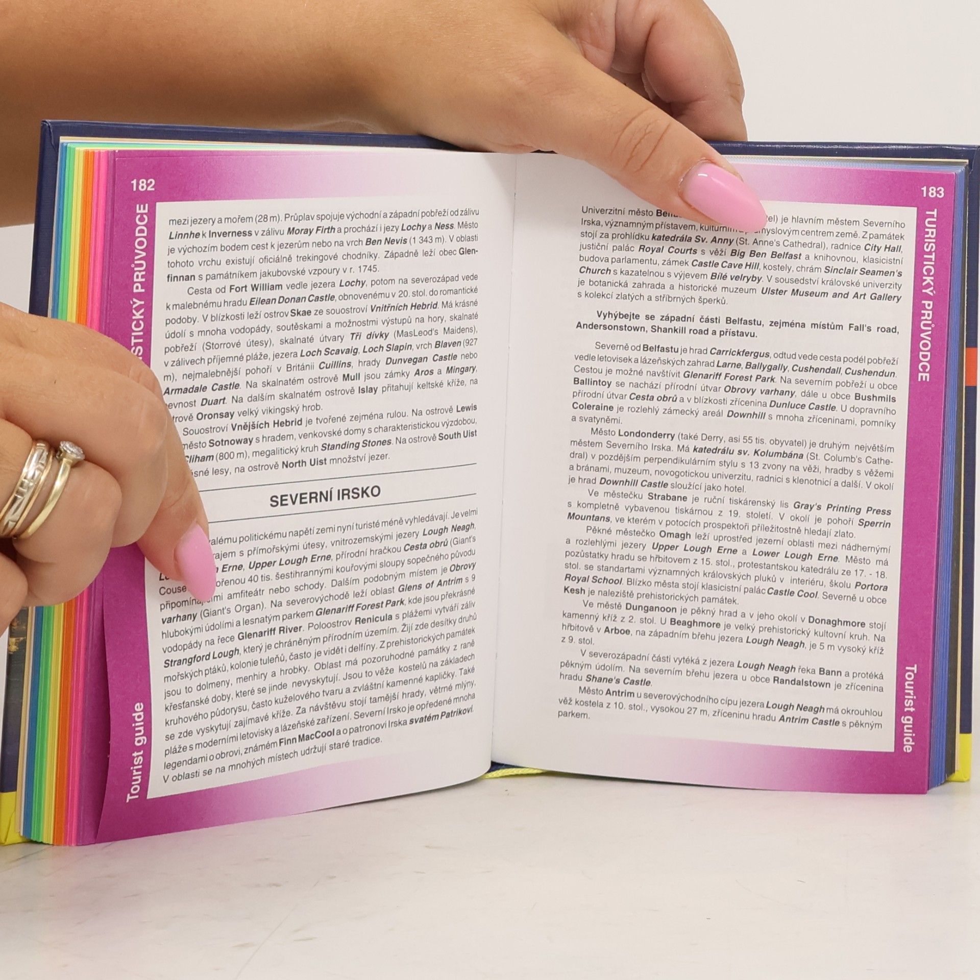 Martina Sobotíková Angličtina: Czech-English Phrase Book & Dictionary: Konverzace, turistický průvodce, gramatika, slovník