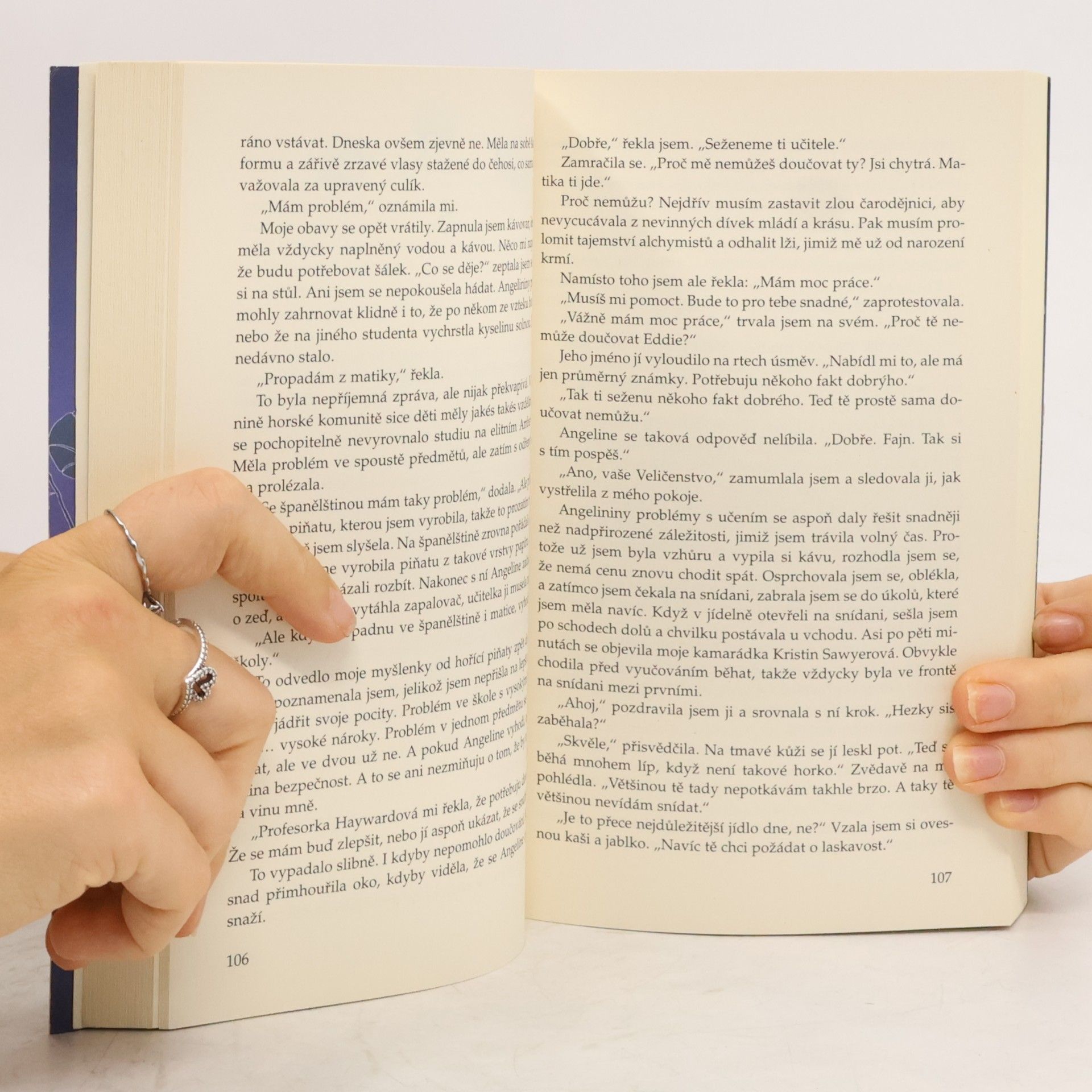 Richelle Mead Indigové kouzlo. Pokrevní pouta. 3. díl