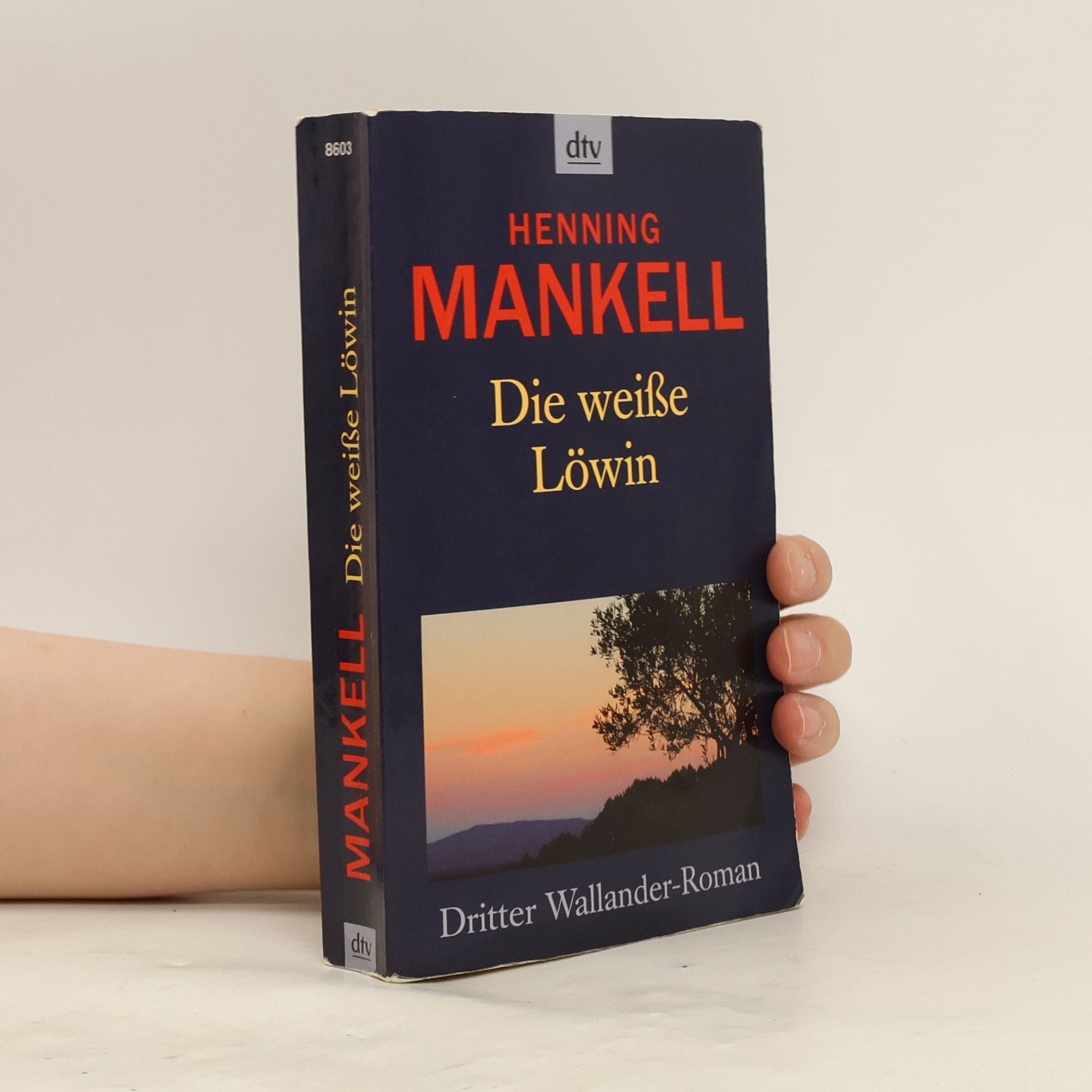 Die weiße Löwin