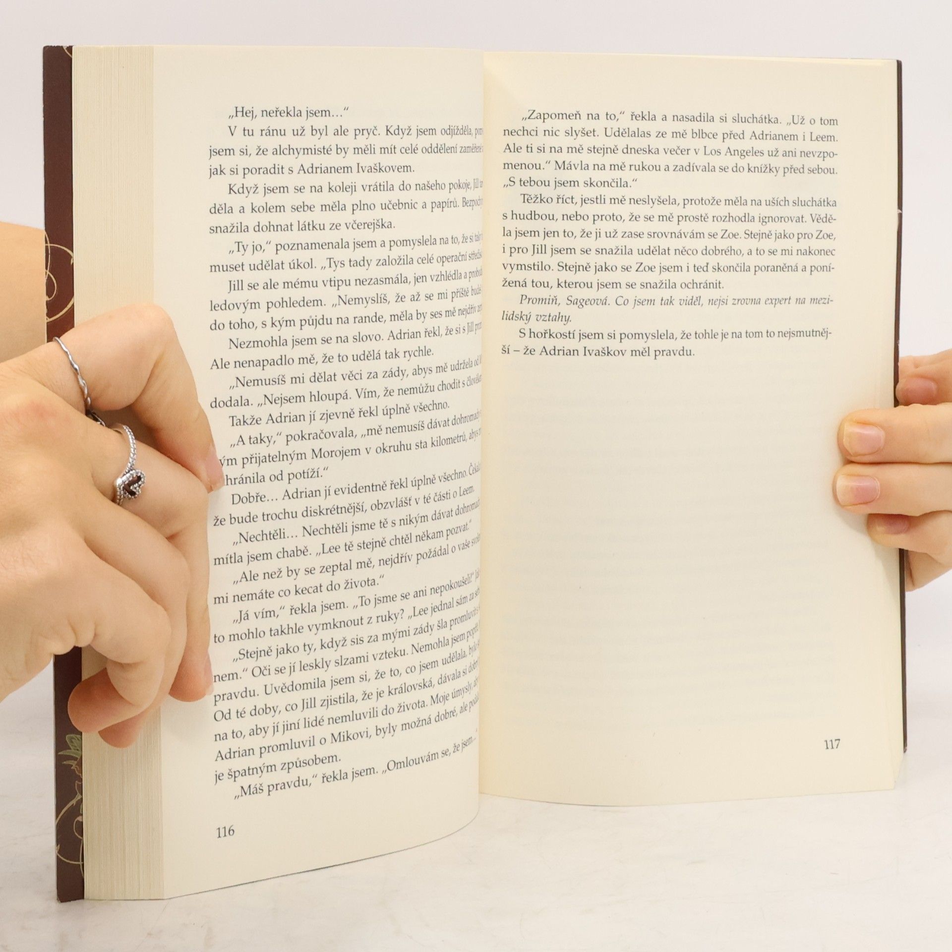 Richelle Mead Pokrevní pouta. 1. díl