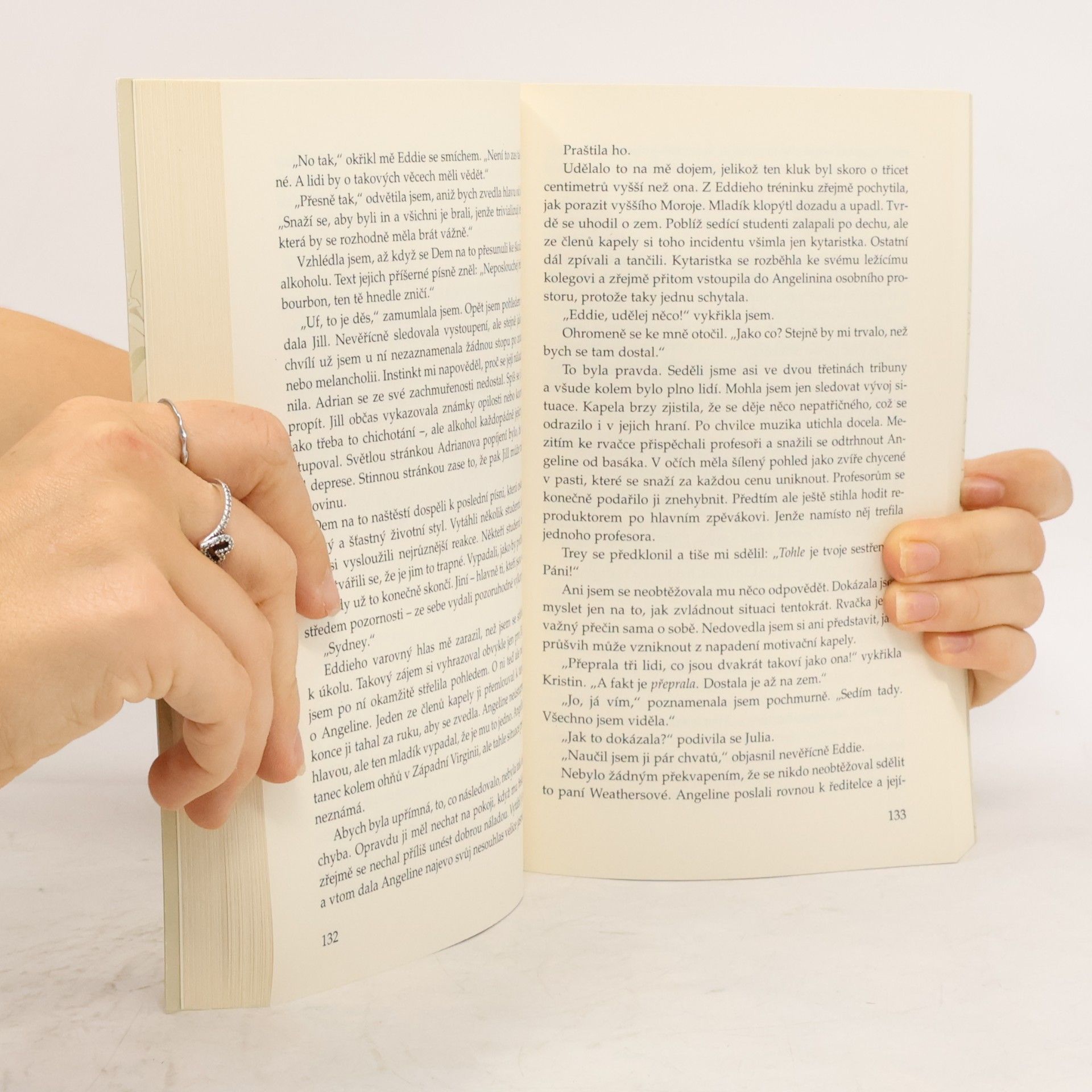Richelle Mead Pokrevní pouta. 2, Zlatá lilie