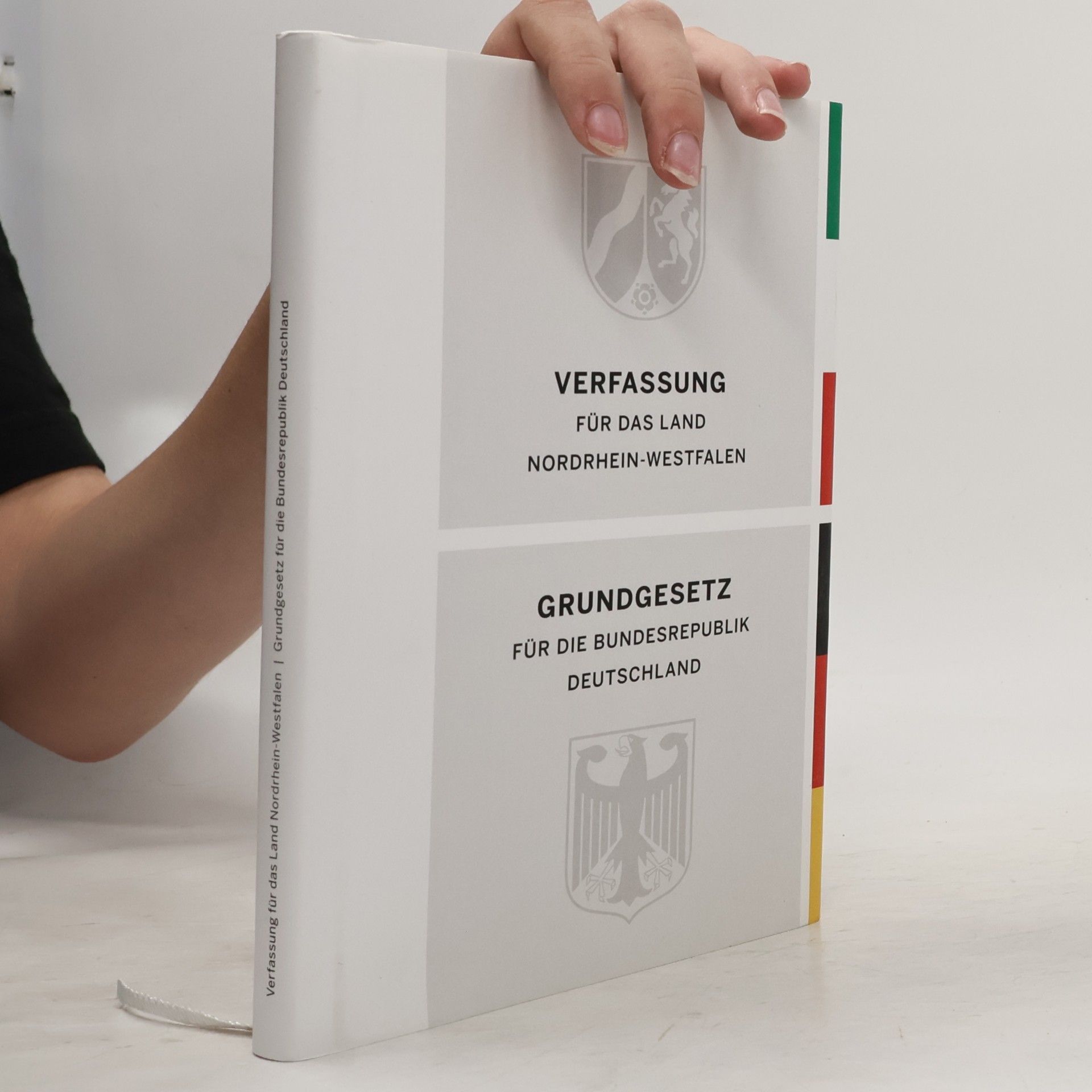 kolektiv Verfassung für das Land Nordrhein-westfalen/Grundgesetz für die Bundesrepublik Deutschland