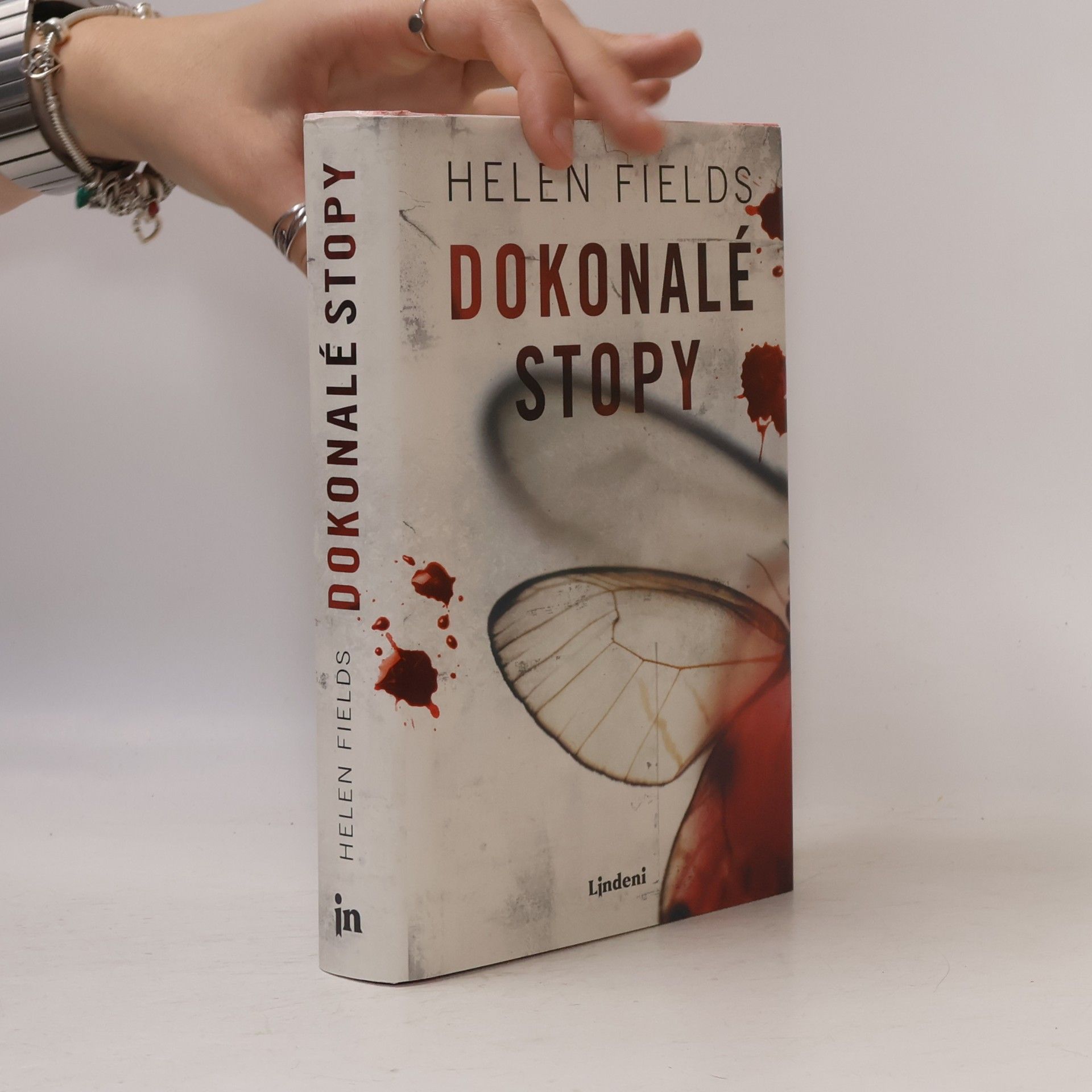 Helen Fields Dokonalé stopy
