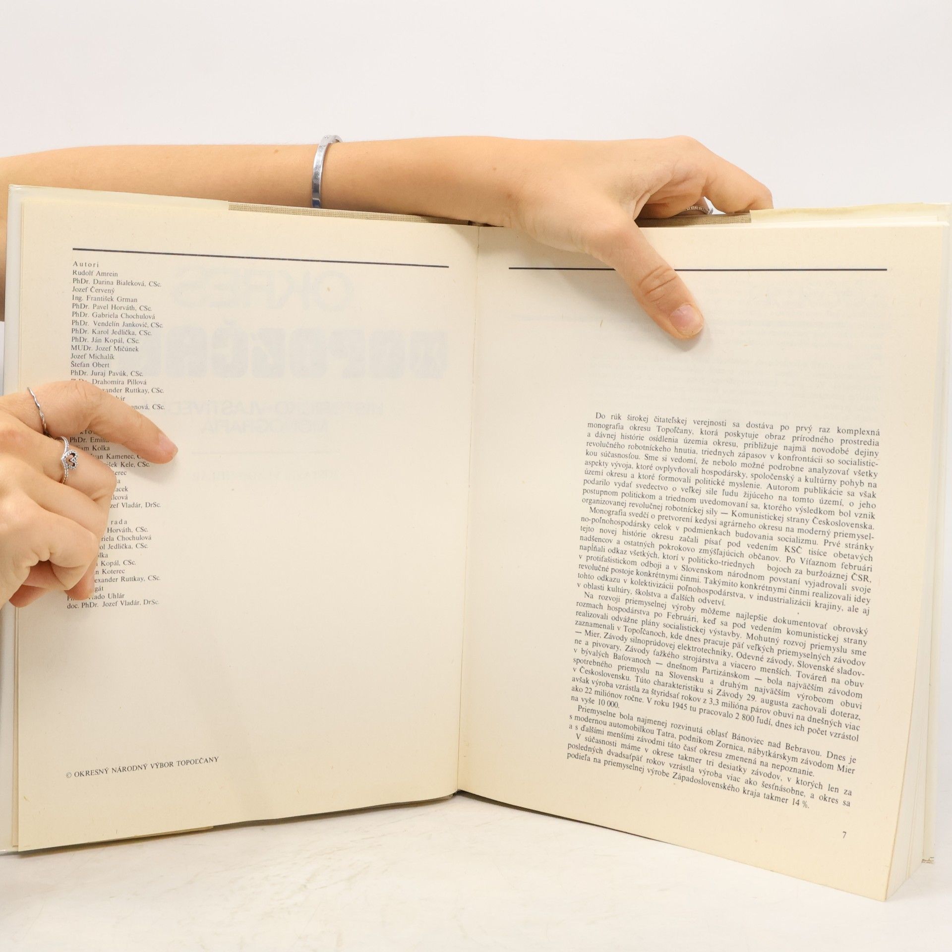 Vlado Uhlár Okres Topoĺčany. Historicko-vlastivedná monografia