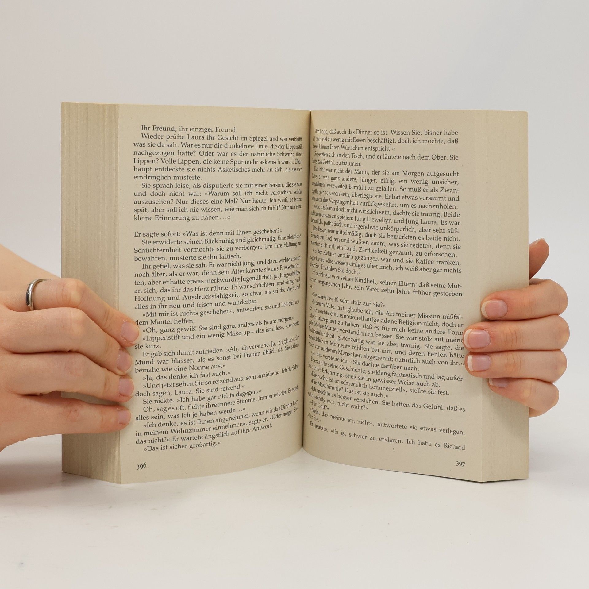 Agatha Christie Das unvollendete Porträt. Spätes Glück. Singendes Glas