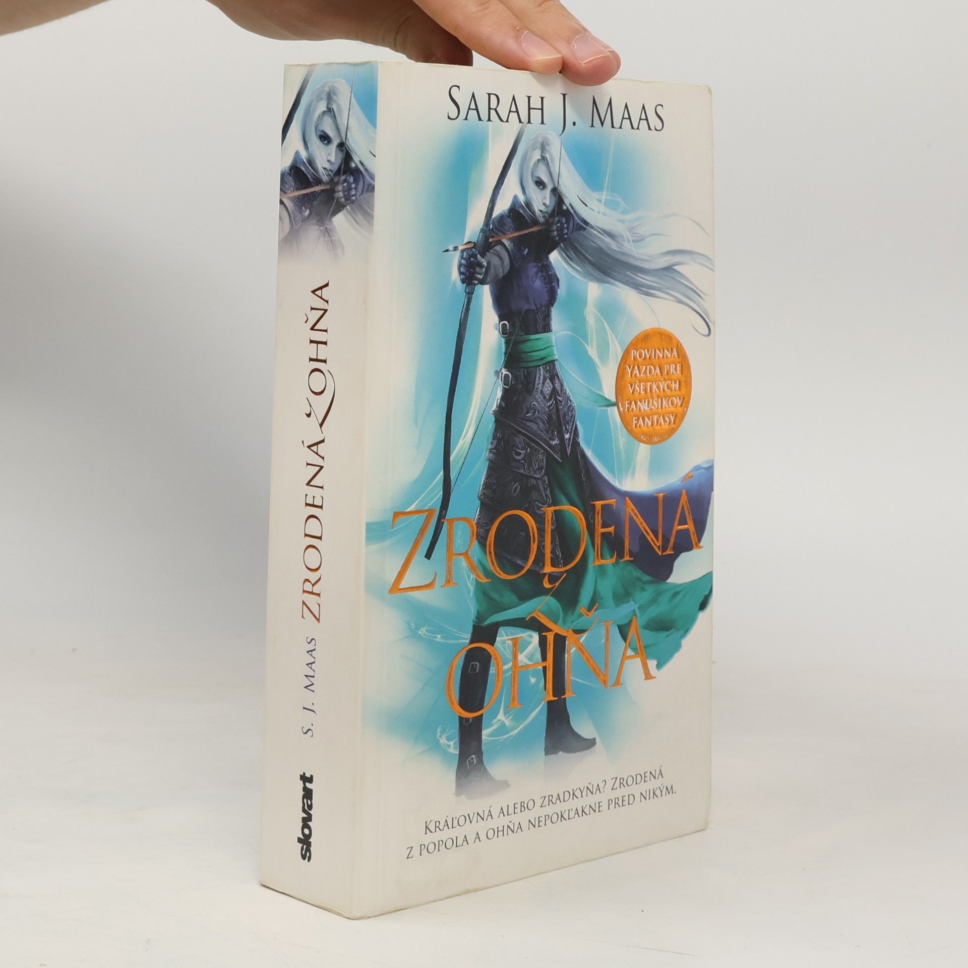 Sarah J. Maas Zrodená z ohňa