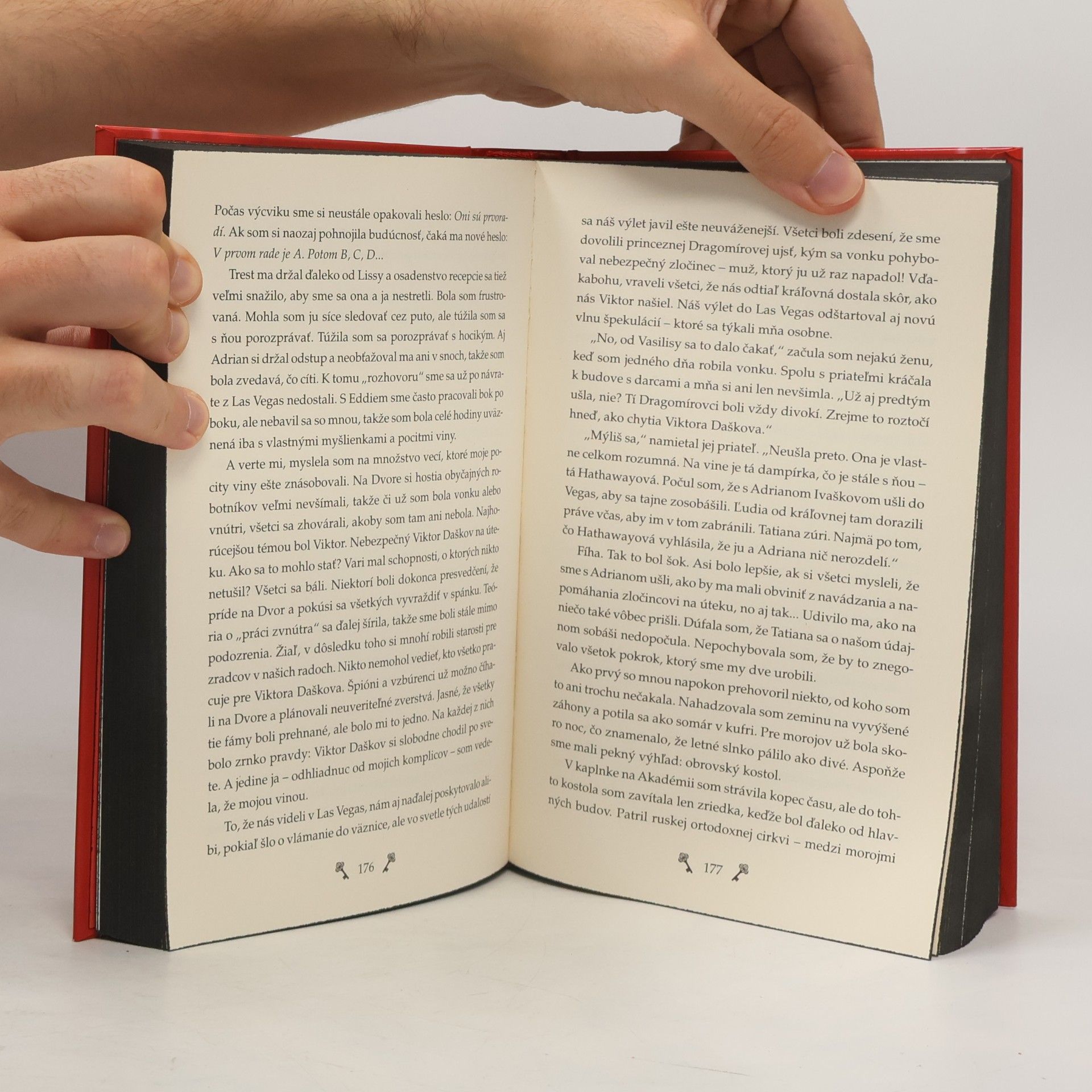 Richelle Mead Spútané mágiou