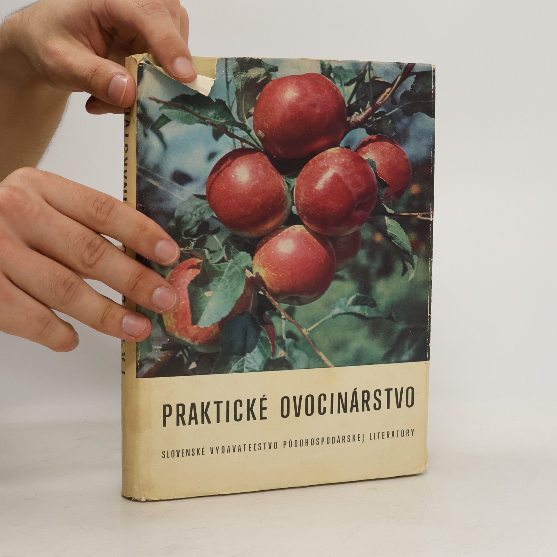 T. Malík Praktické ovocinárstvo