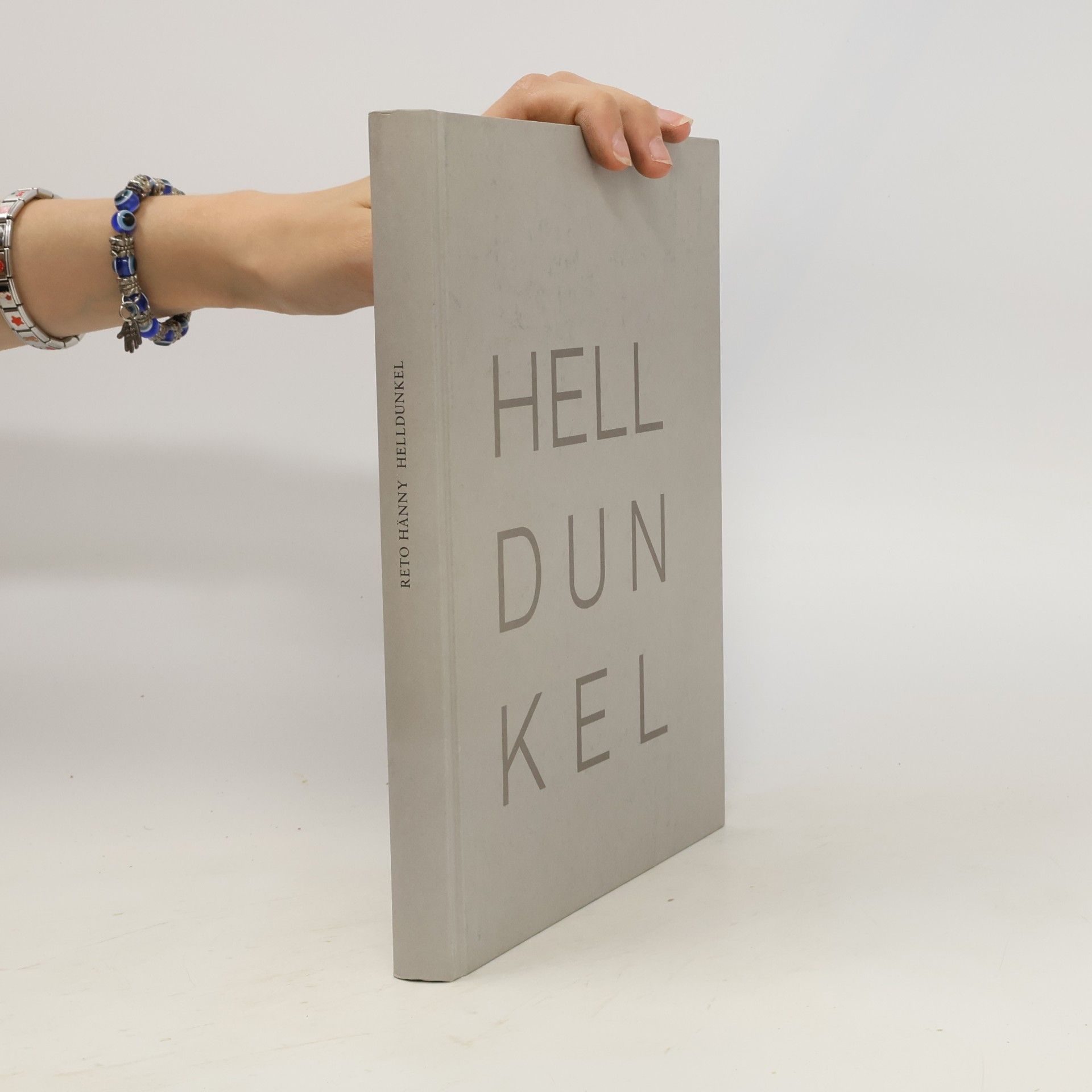 Reto Hänny Helldunkel. Ein Bilderbuch