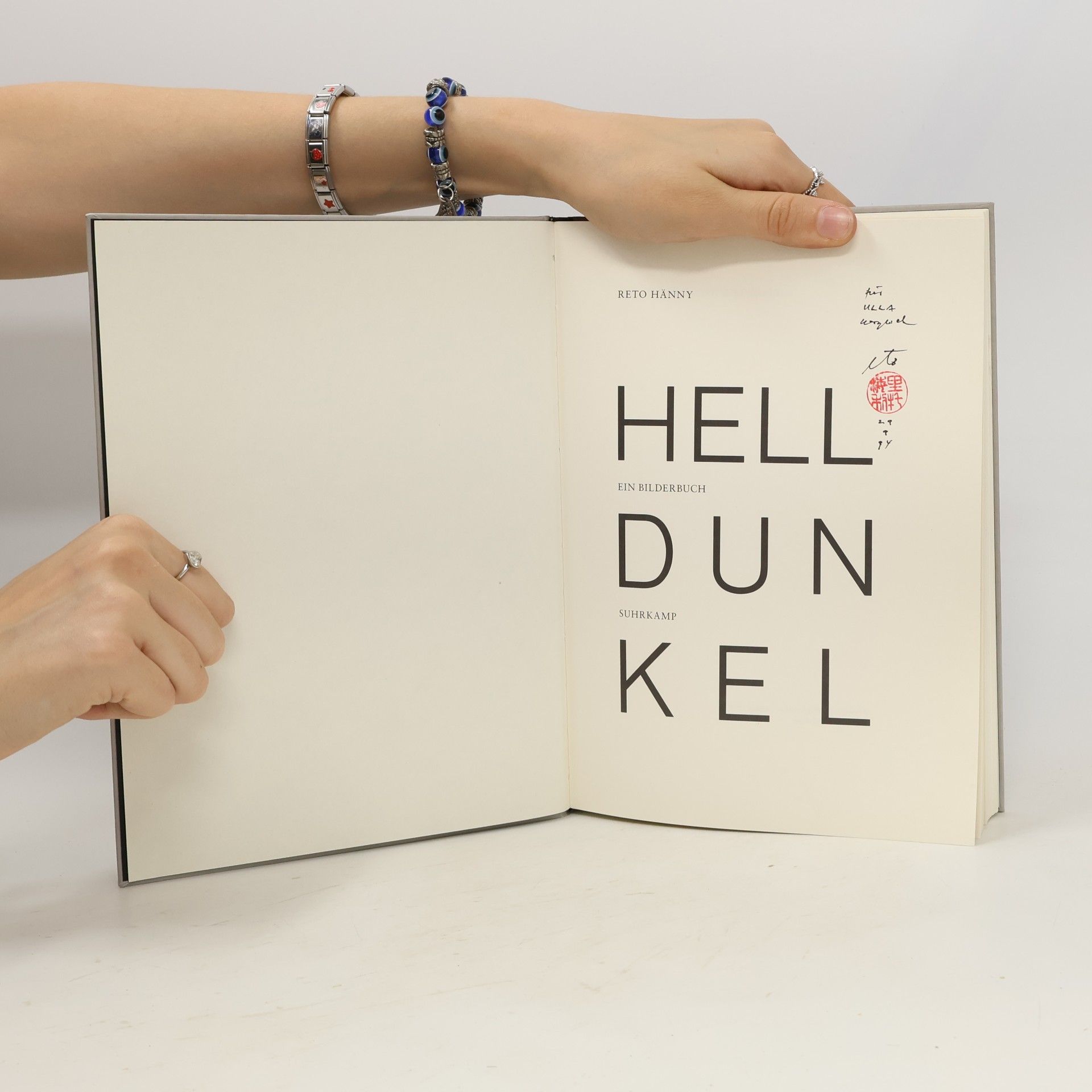 Reto Hänny Helldunkel. Ein Bilderbuch