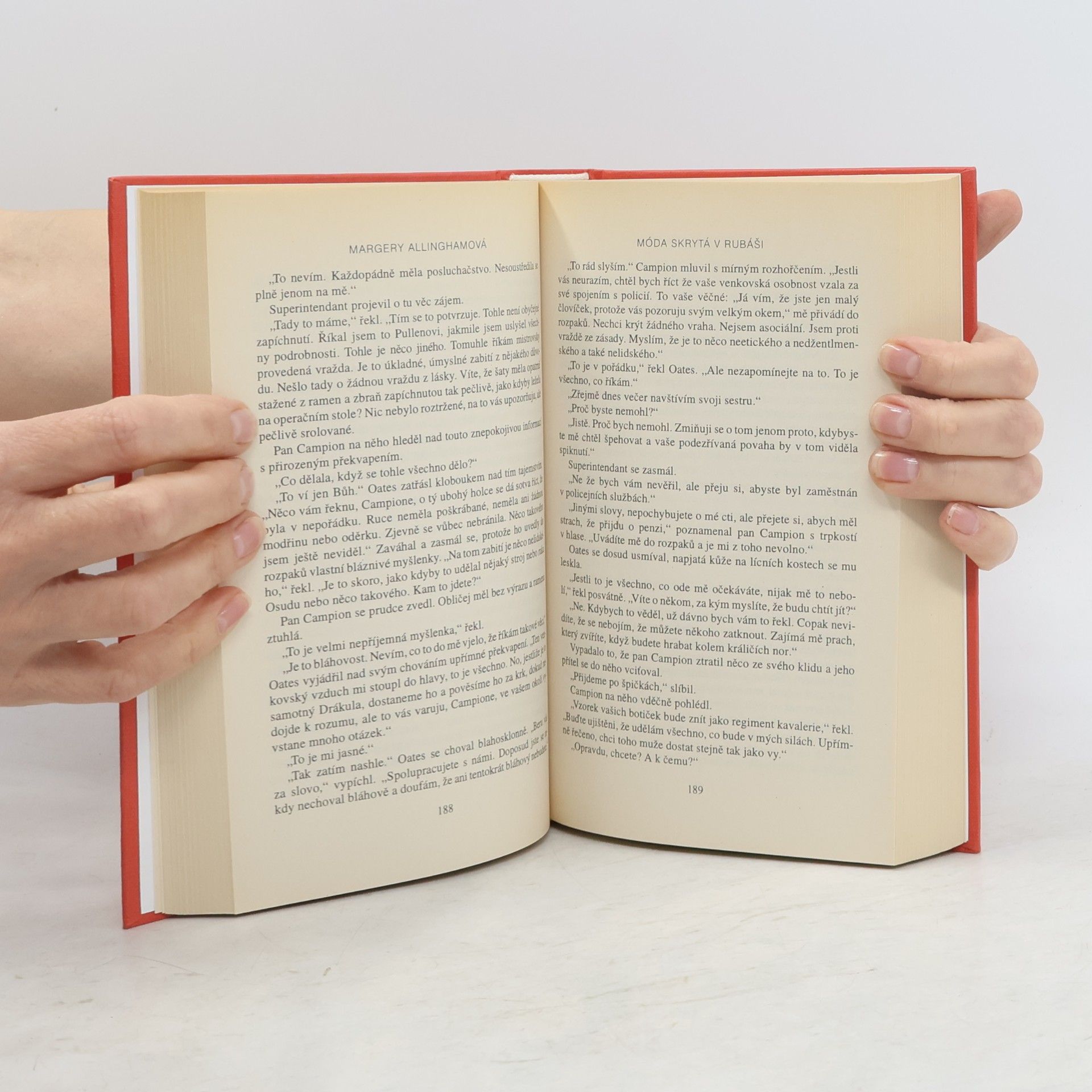 Margery Allingham Móda skrytá v rubáši / Koronerův případ