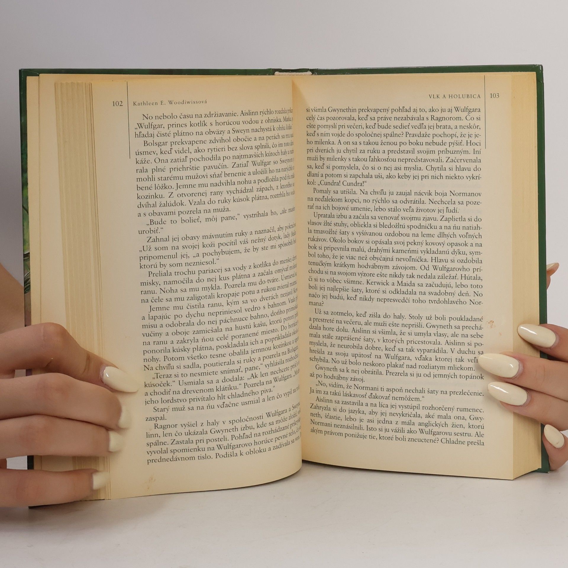 Kathleen E. Woodiwiss Vlk a holubica