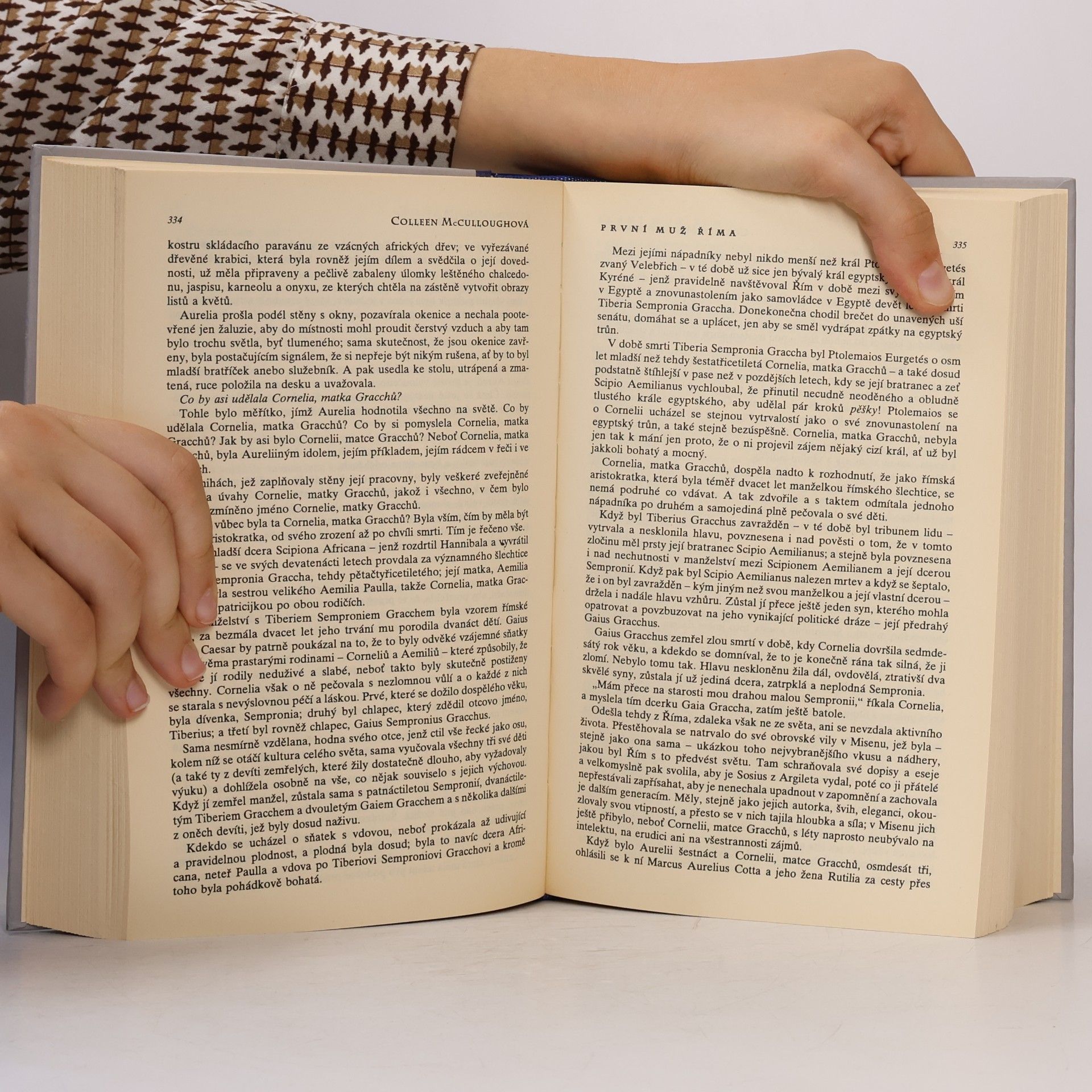 Colleen McCullough První muž Říma