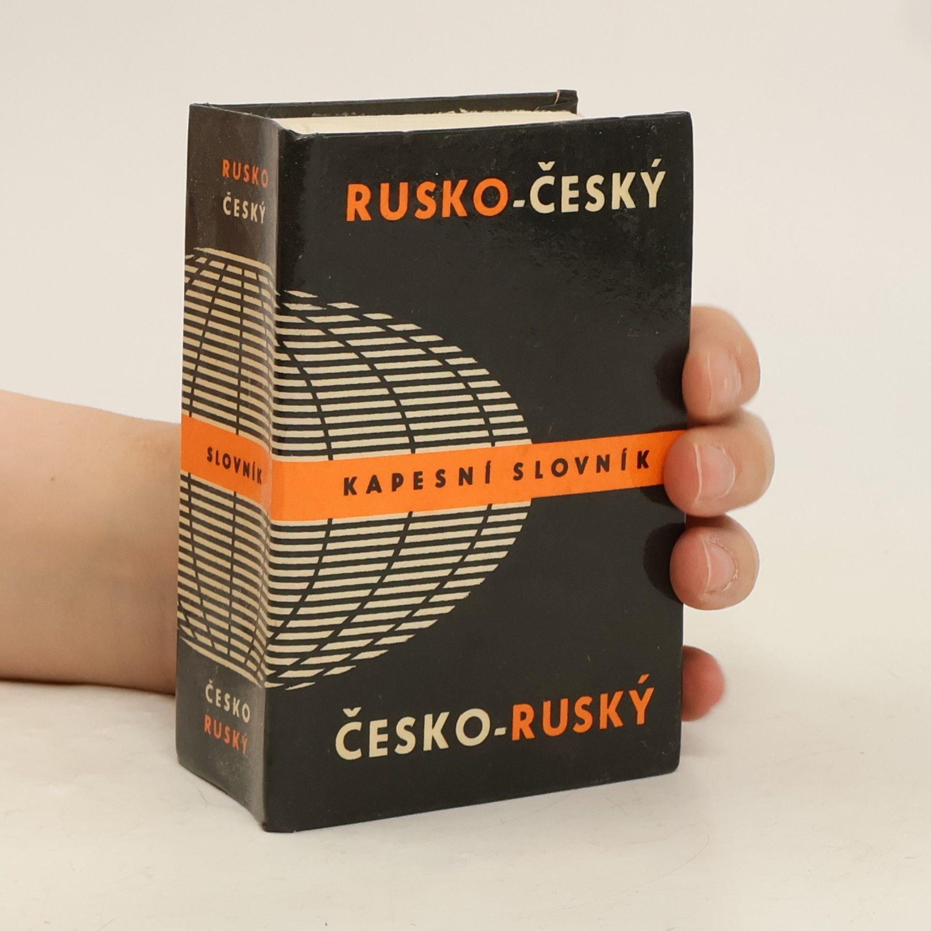 Jelizaveta Dvořáková Rusko-český a česko-ruský kapesní slovník
