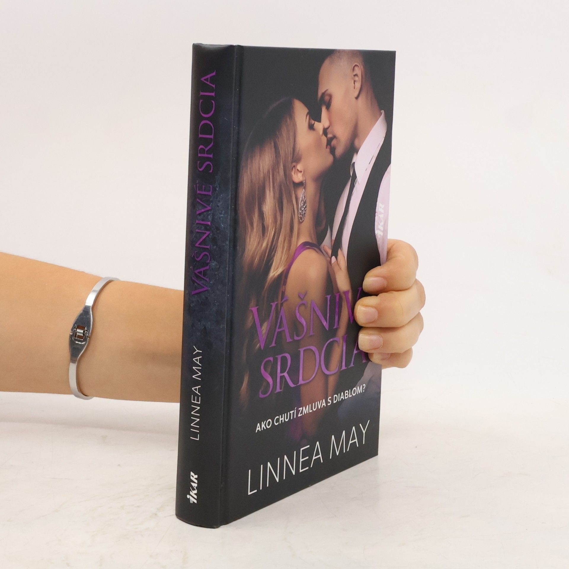 Linnea May Vášnivé srdcia : Ako chutí zmluva s diablom?