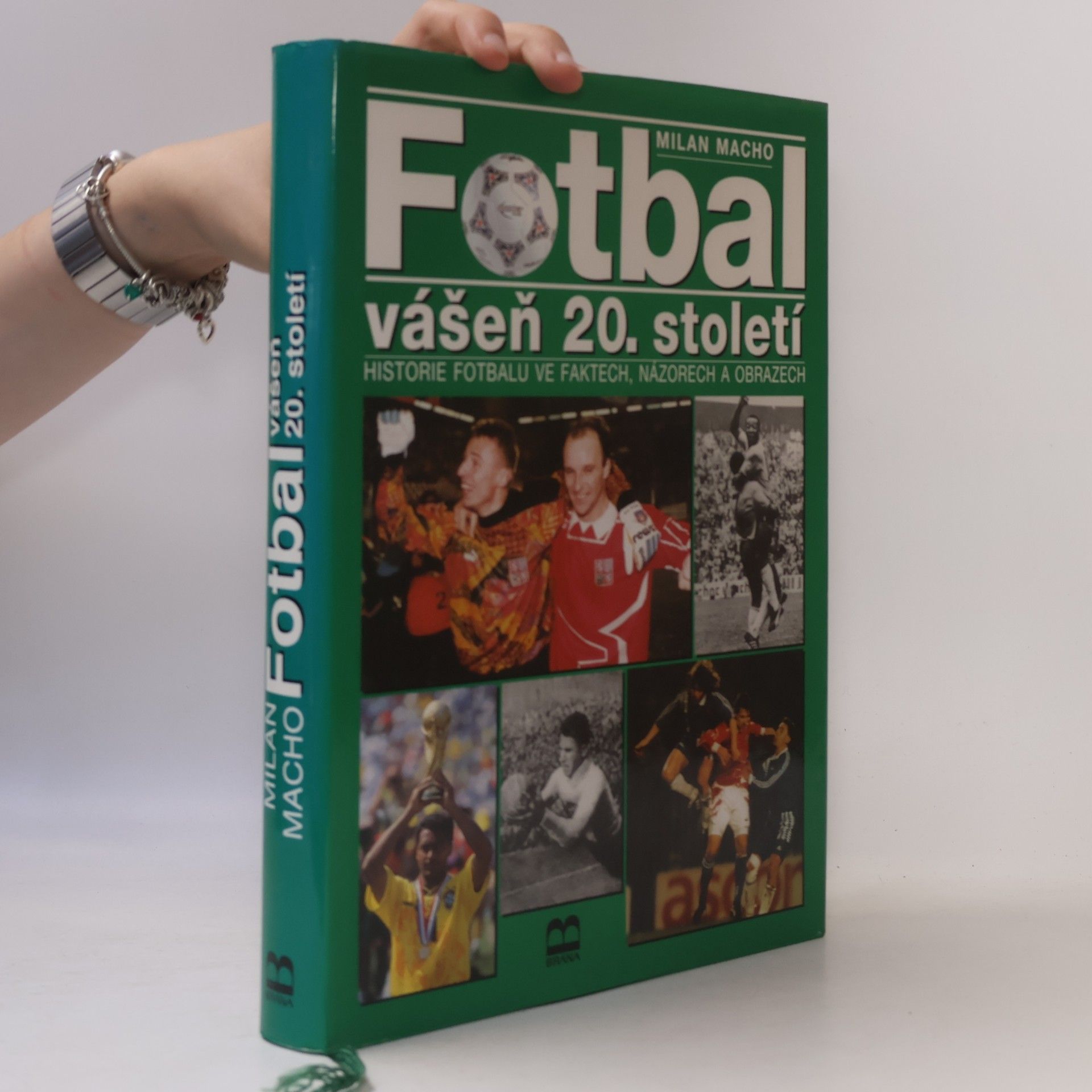 Milan Macho Fotbal. Vášeň 20. století