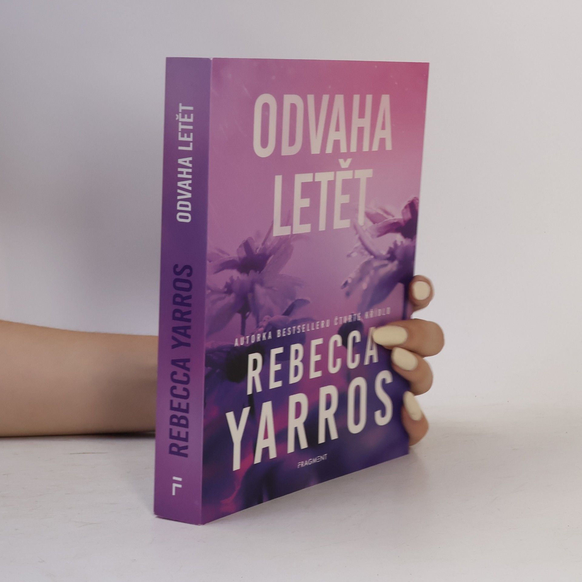 Rebecca Yarros Odvaha letět