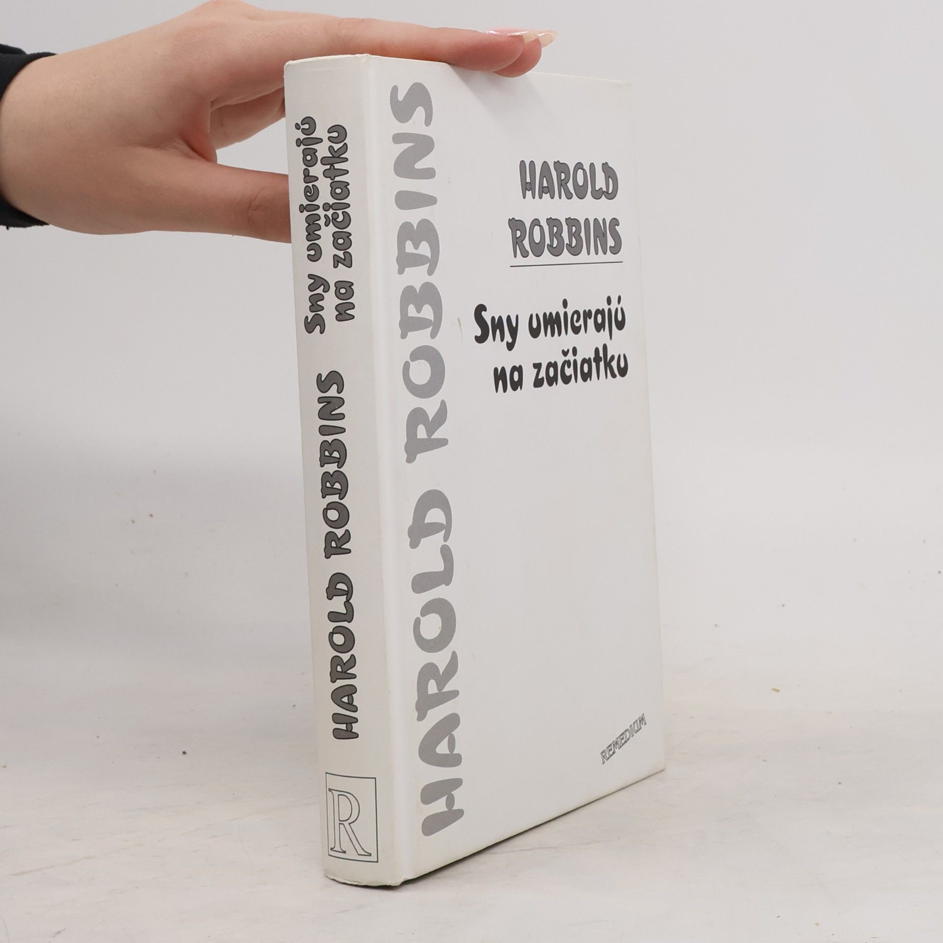Harold Robbins Sny umierajú na začiatku