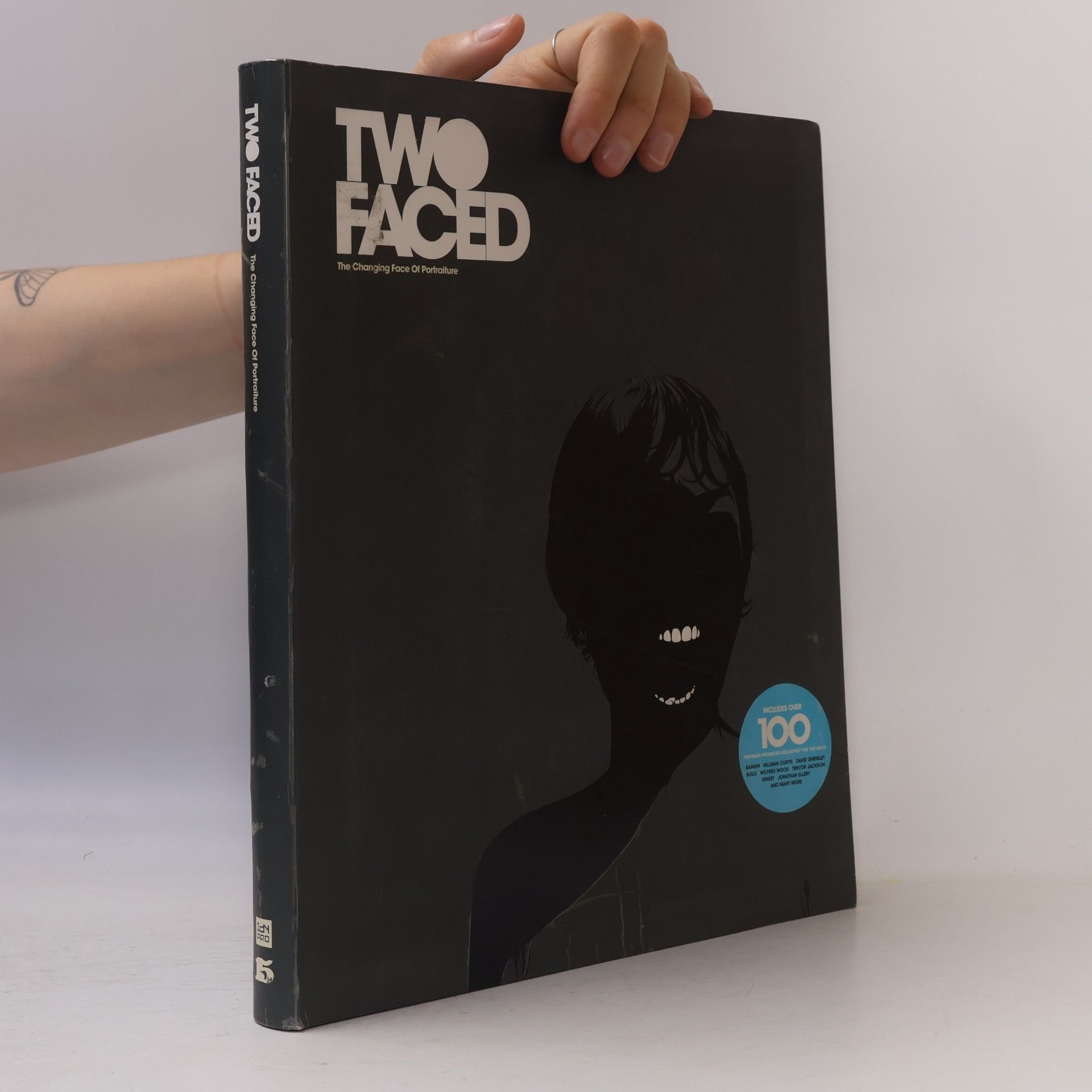AA.VV. Two faced. The Changing Face of Portraiture