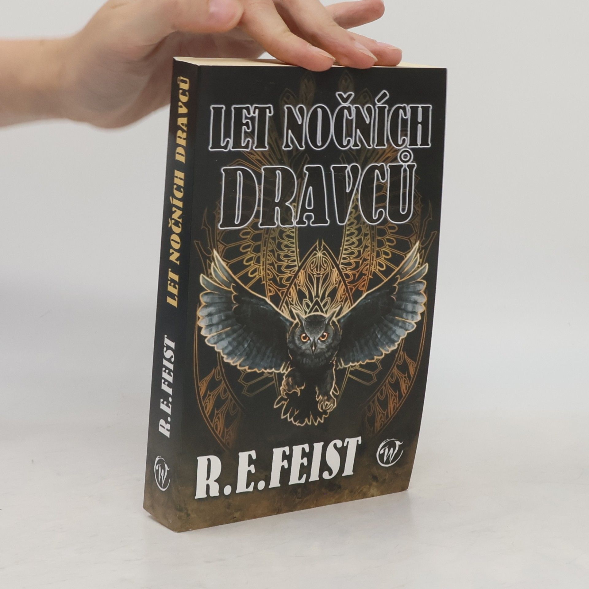 Raymond E. Feist Let nočních dravců