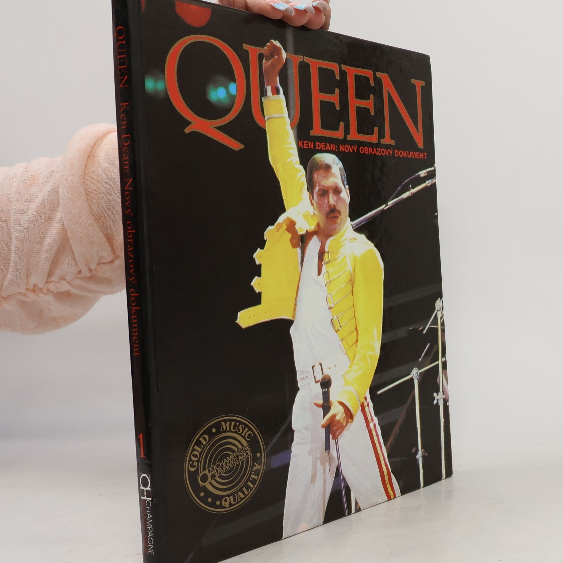 Ken Dean Queen. Nový obrazový dokument