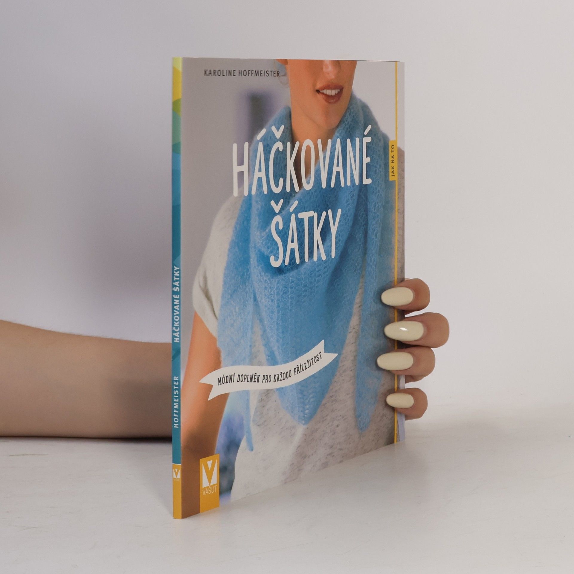 Karoline Hoffmeister Háčkované šátky: Módní doplněk pro každou příležitost