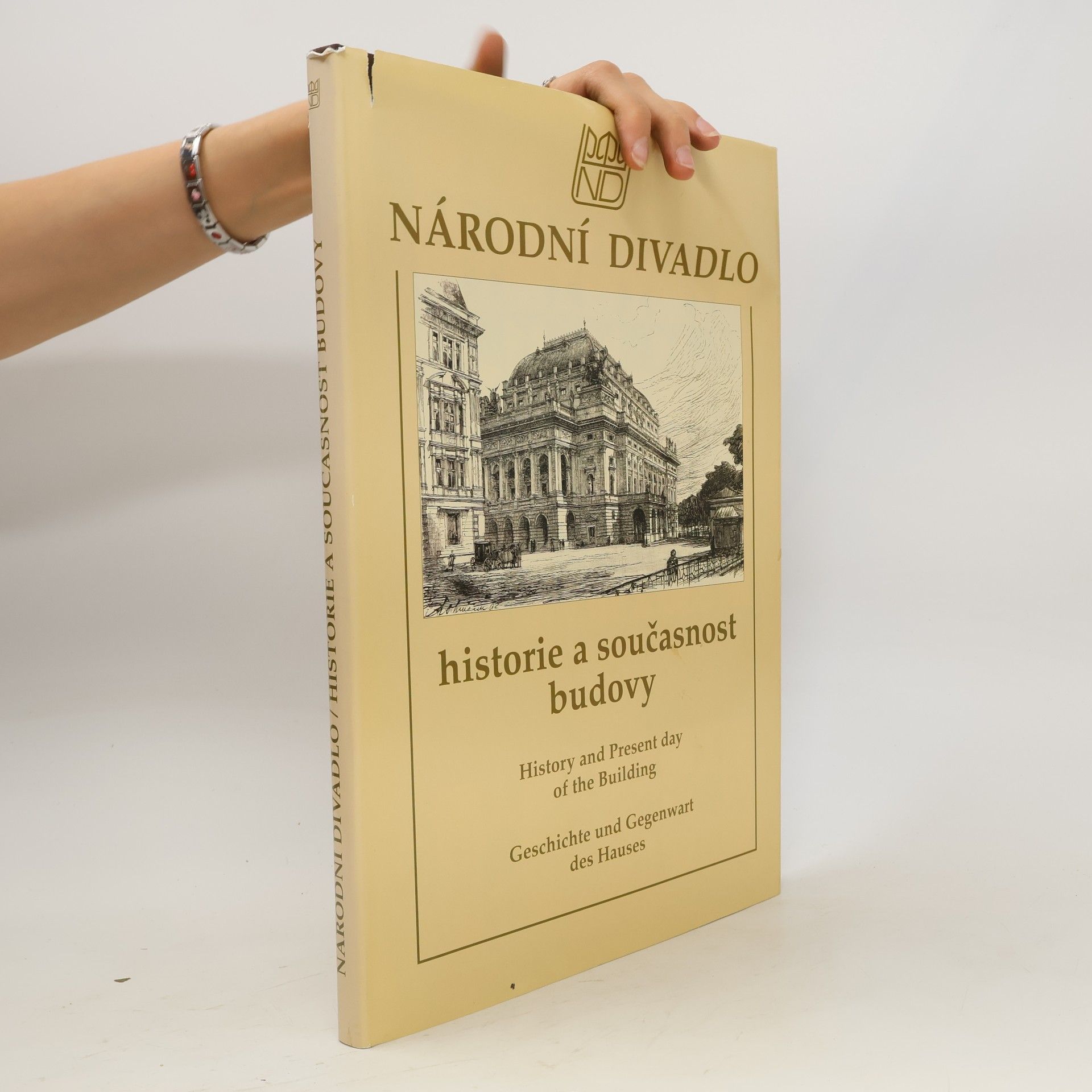 Autorenkollektiv Národní divadlo. Historie a současnost budovy