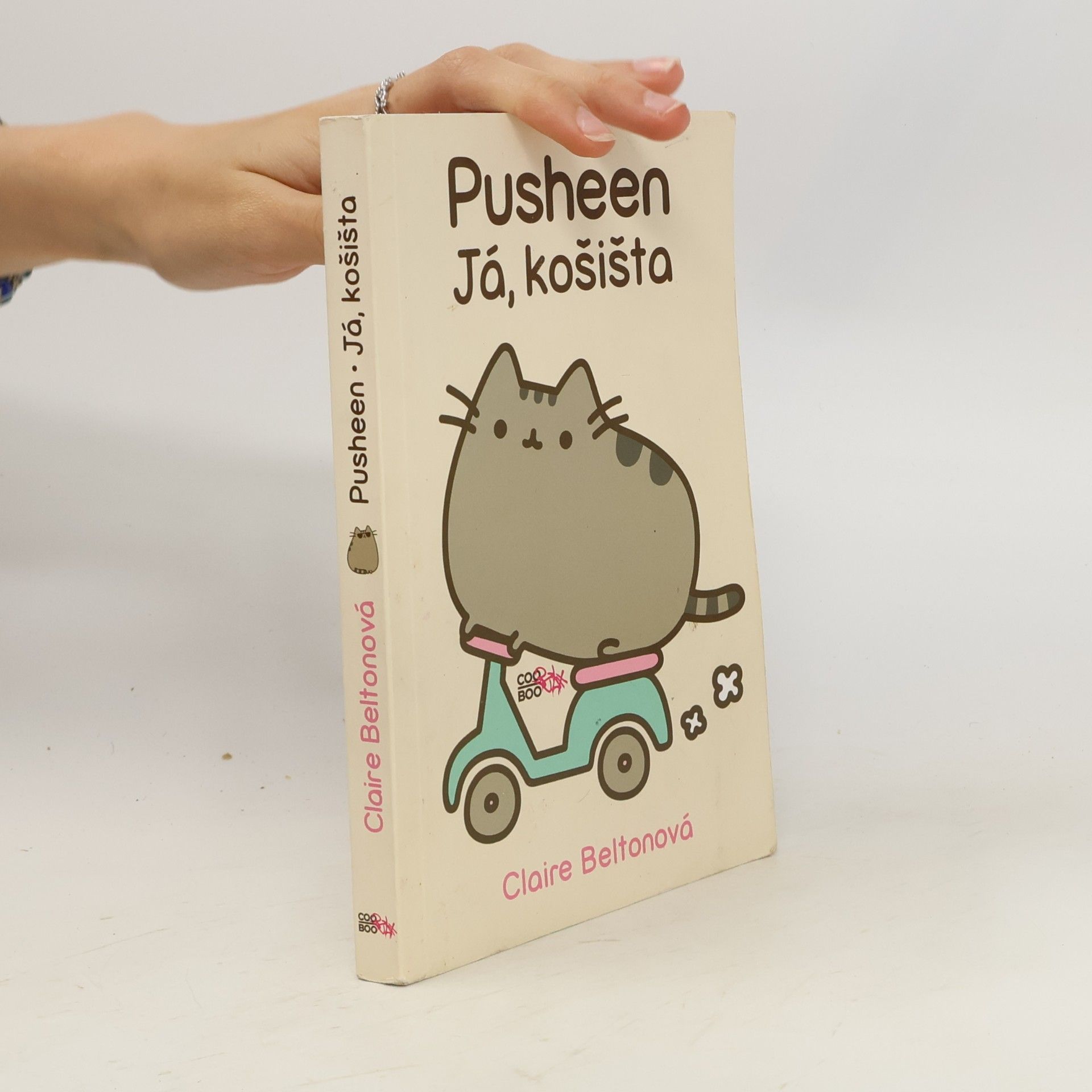 Claire Belton Pusheen. Já, košišta