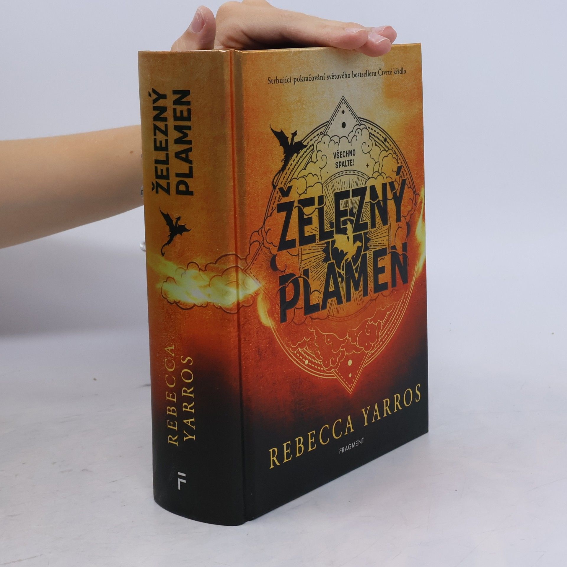 Rebecca Yarros Železný plamen