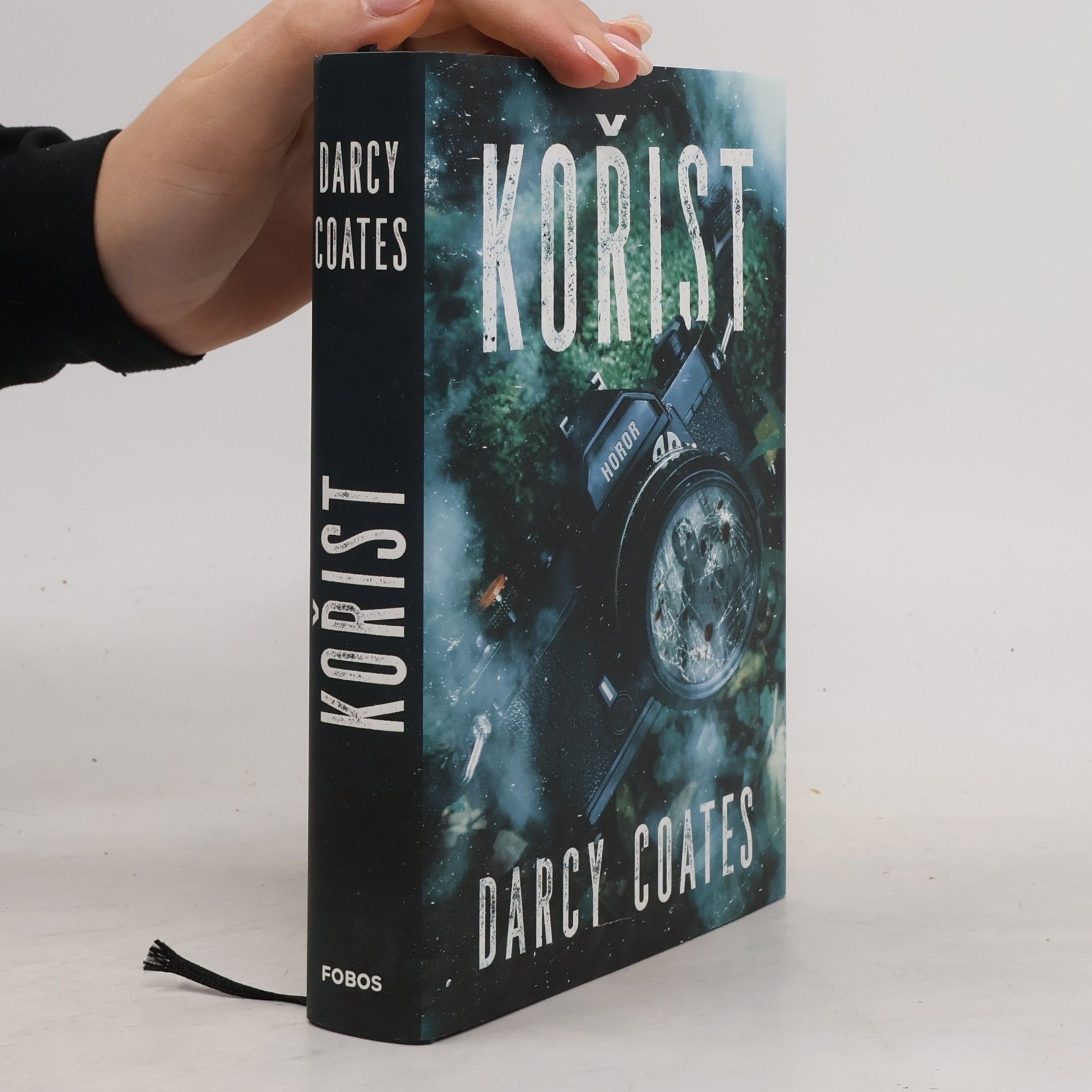 Darcy Coates Kořist