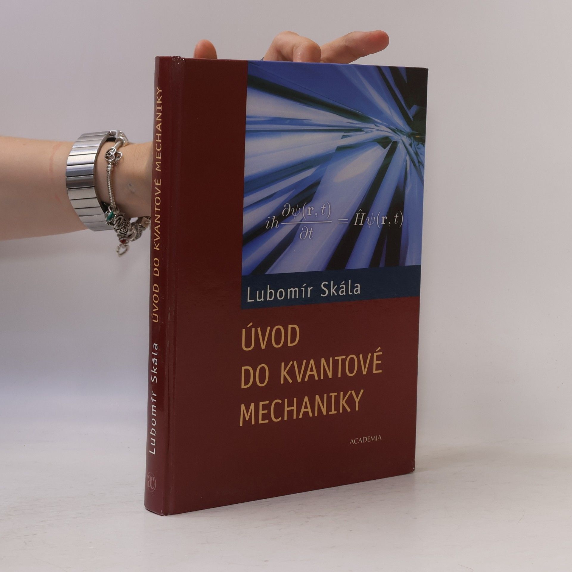 Lubomír Skála Úvod do kvantové mechaniky