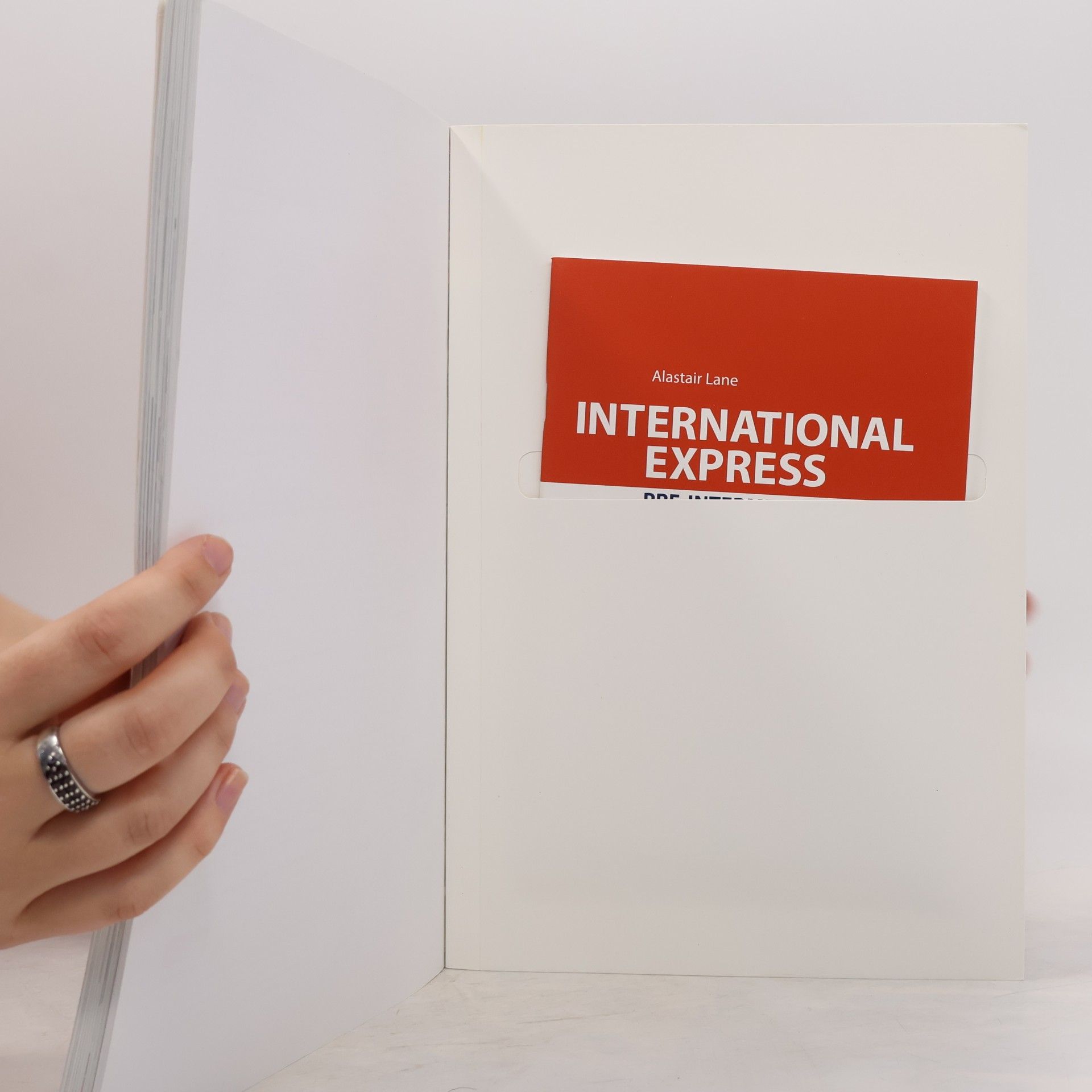 Autorenkollektiv International Express - Students Book with Pocket Book: Pre-intermediate