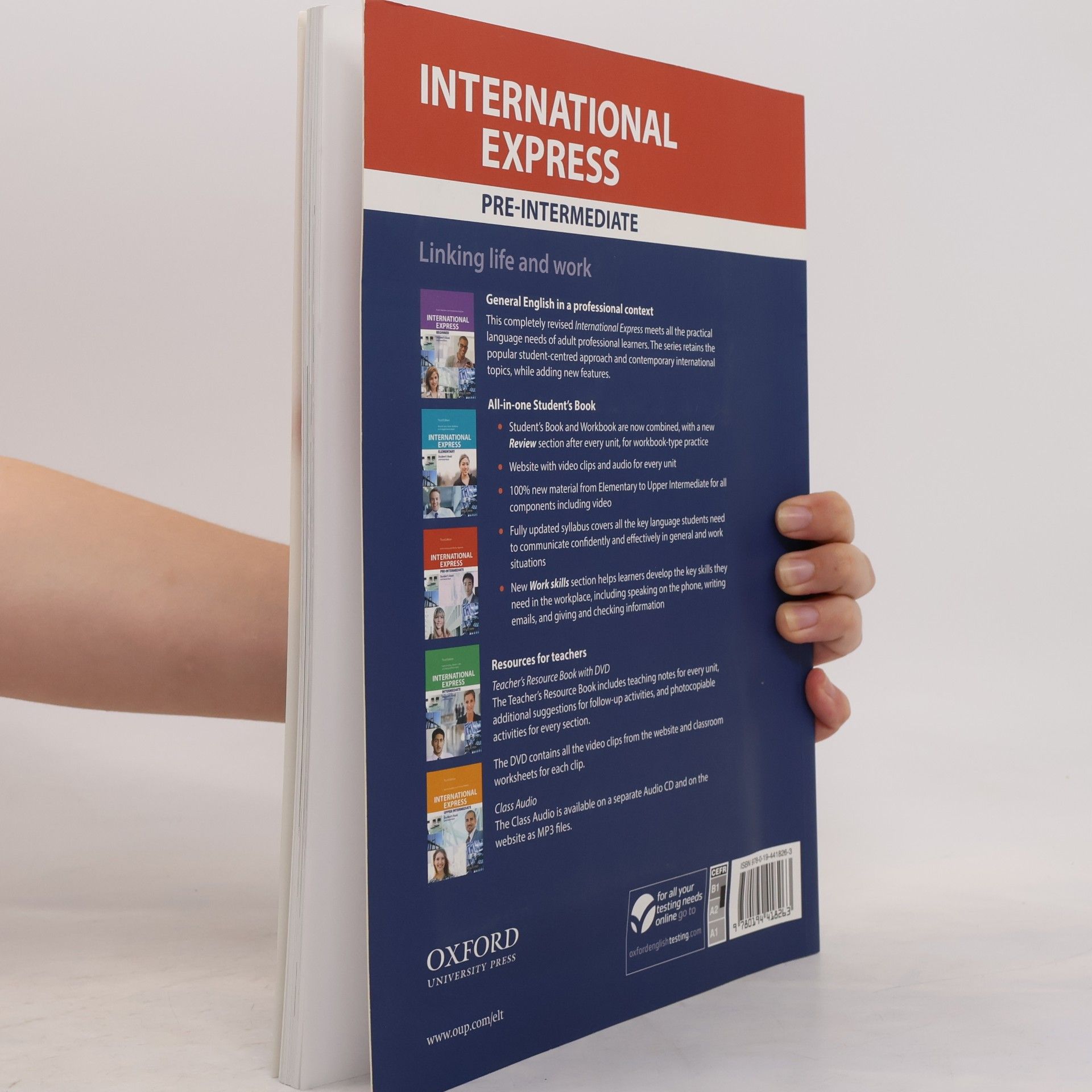 Autorenkollektiv International Express - Students Book with Pocket Book: Pre-intermediate