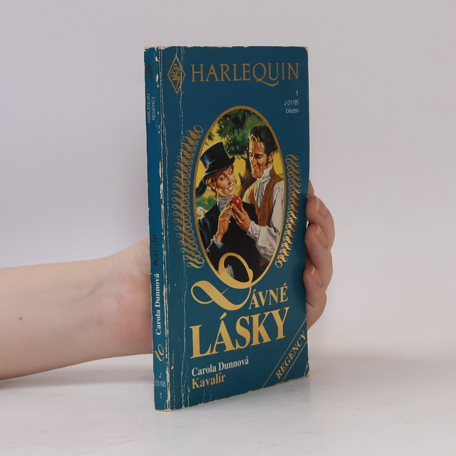 Carola Dunn Kavalír. Dávné lásky