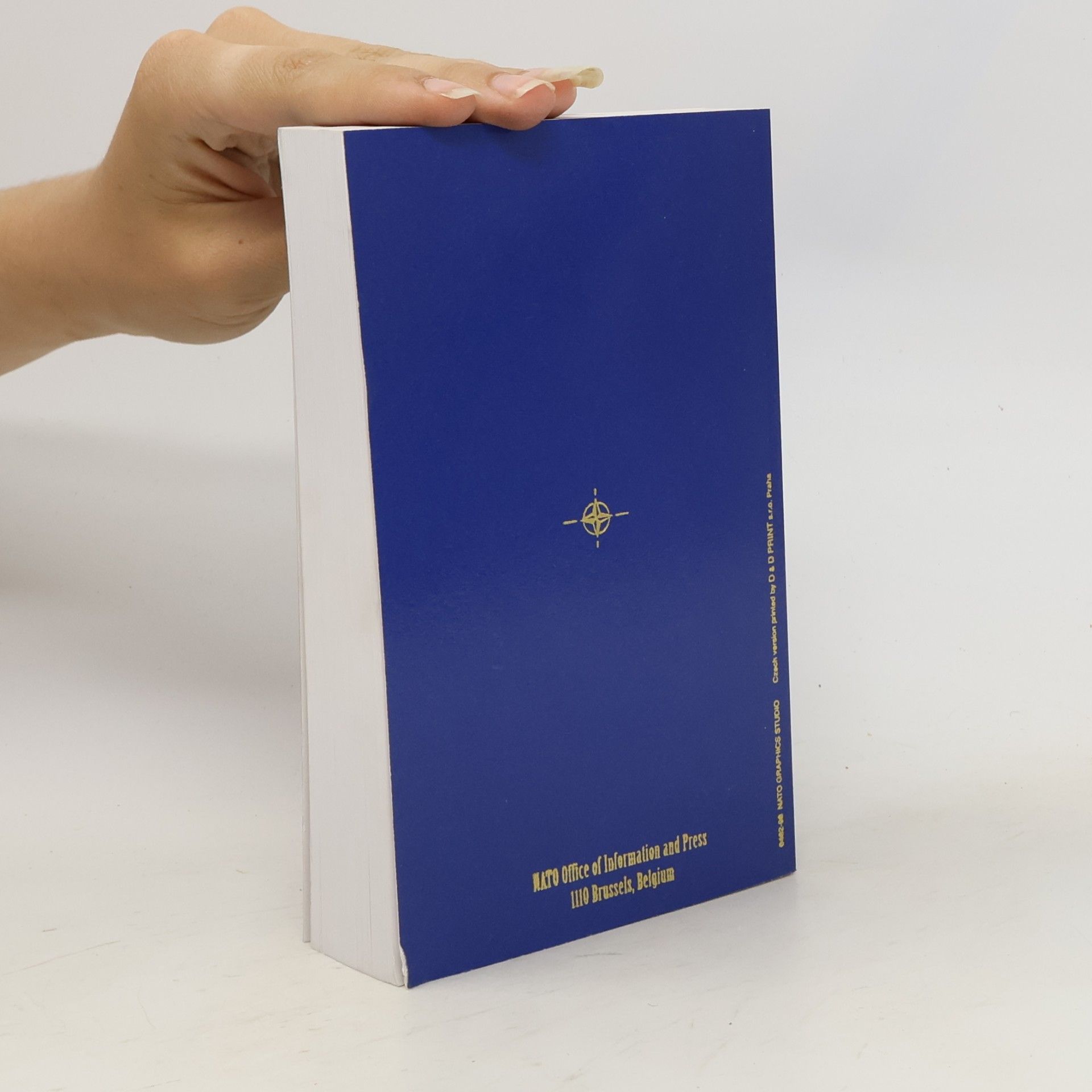 Various authors Příručka NATO. Vydání k 50. výročí