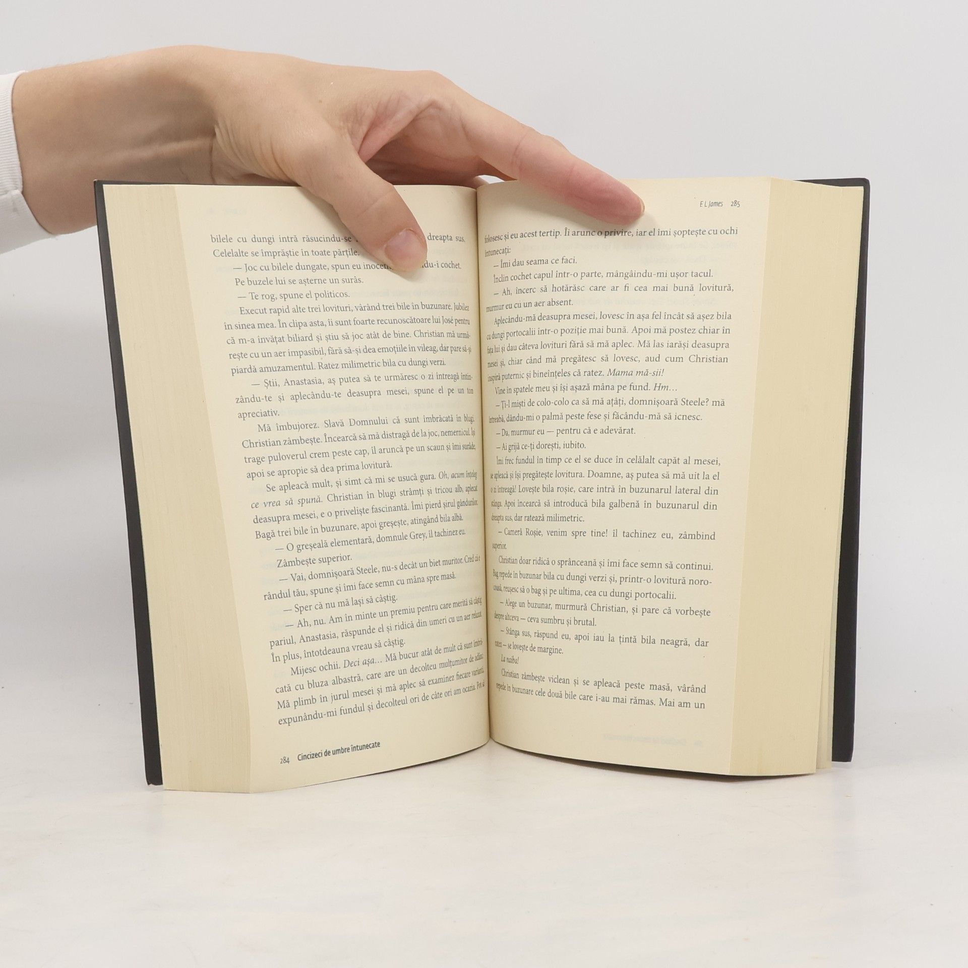 E. L. James Fifty Shades - 2: Cincizeci de umbre întunecate