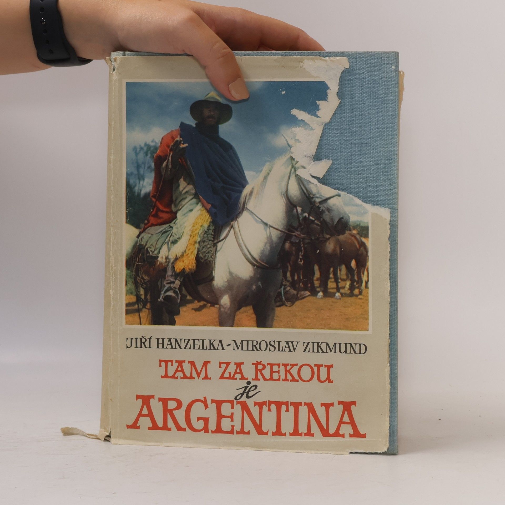 Jiří Hanzelka Tam za řekou je Argentina