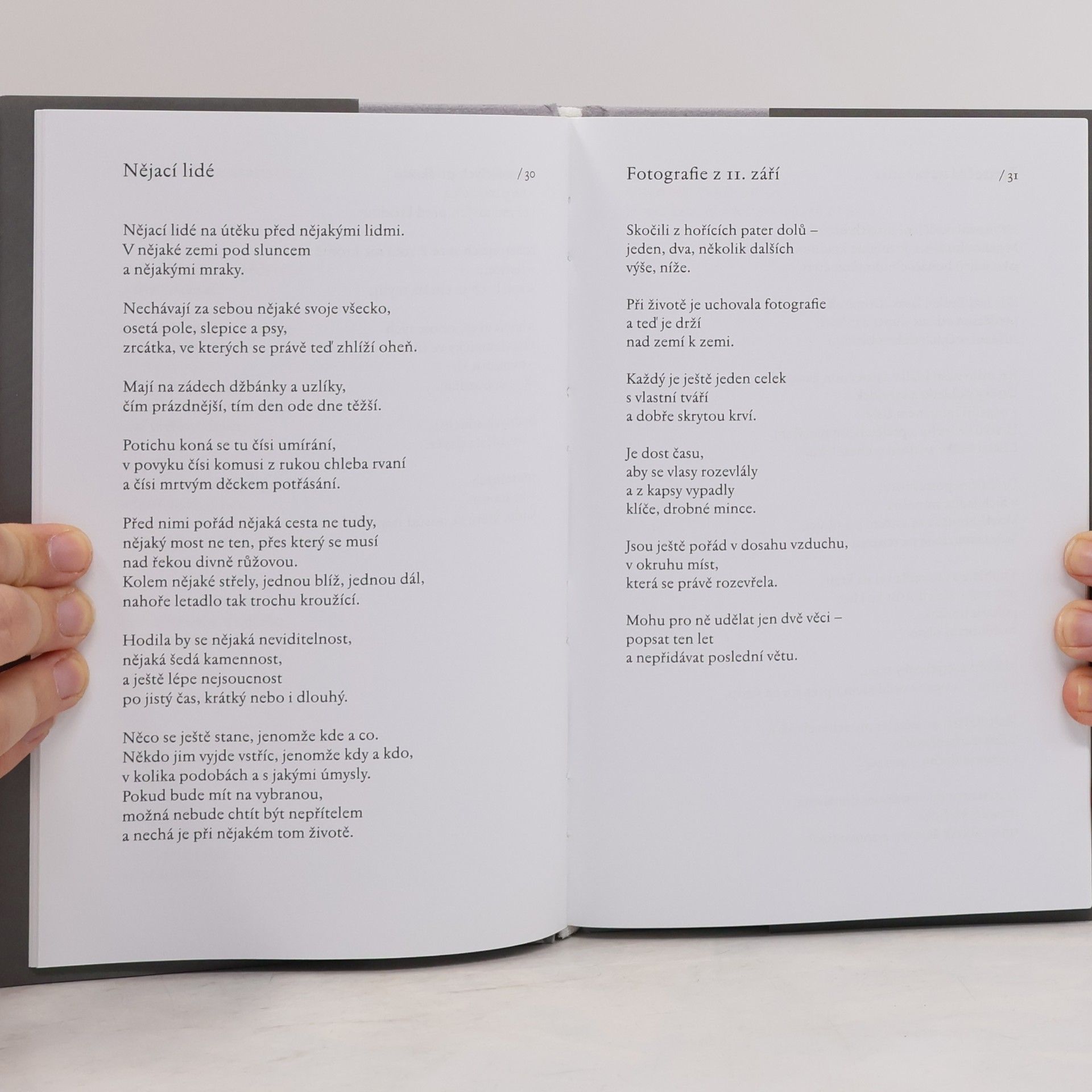 Wisława Szymborska Okamžik ; Dvojtečka ; Tady