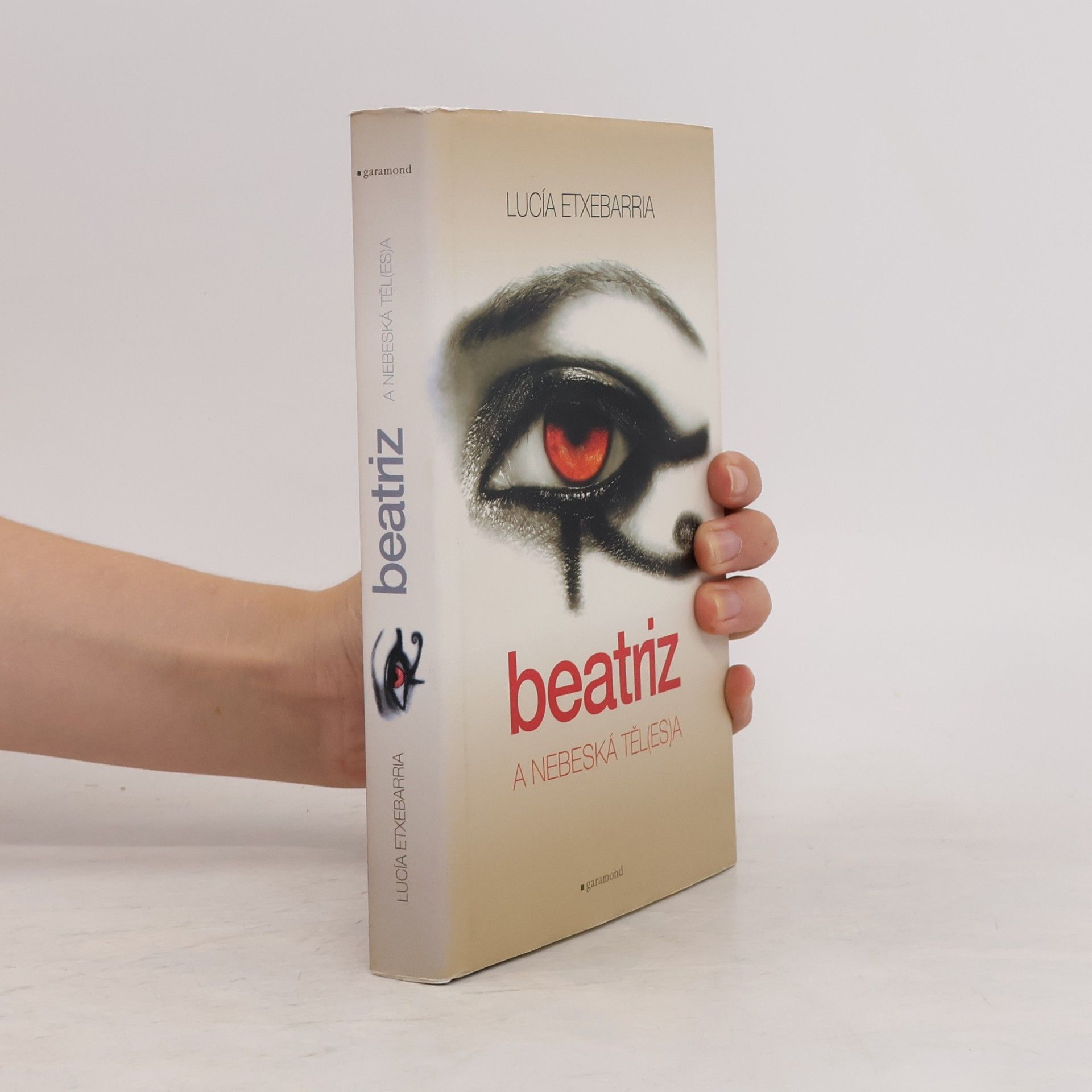 Lucía Etxebarria Beatriz a nebeská těl(es)a