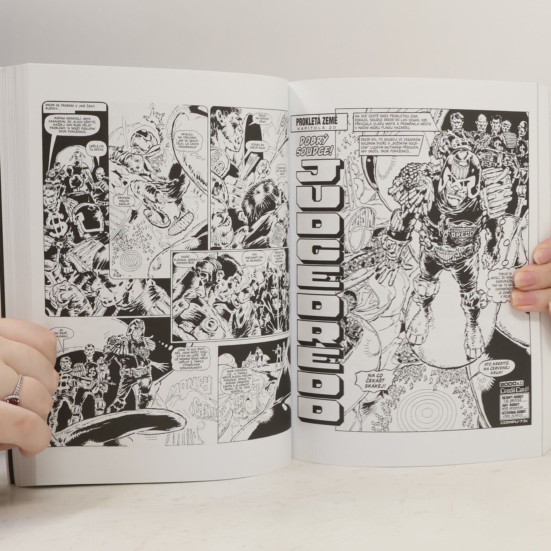 Pat Mills Soudce Dredd: Sebrané soudní spisy 01 - Prokletá země